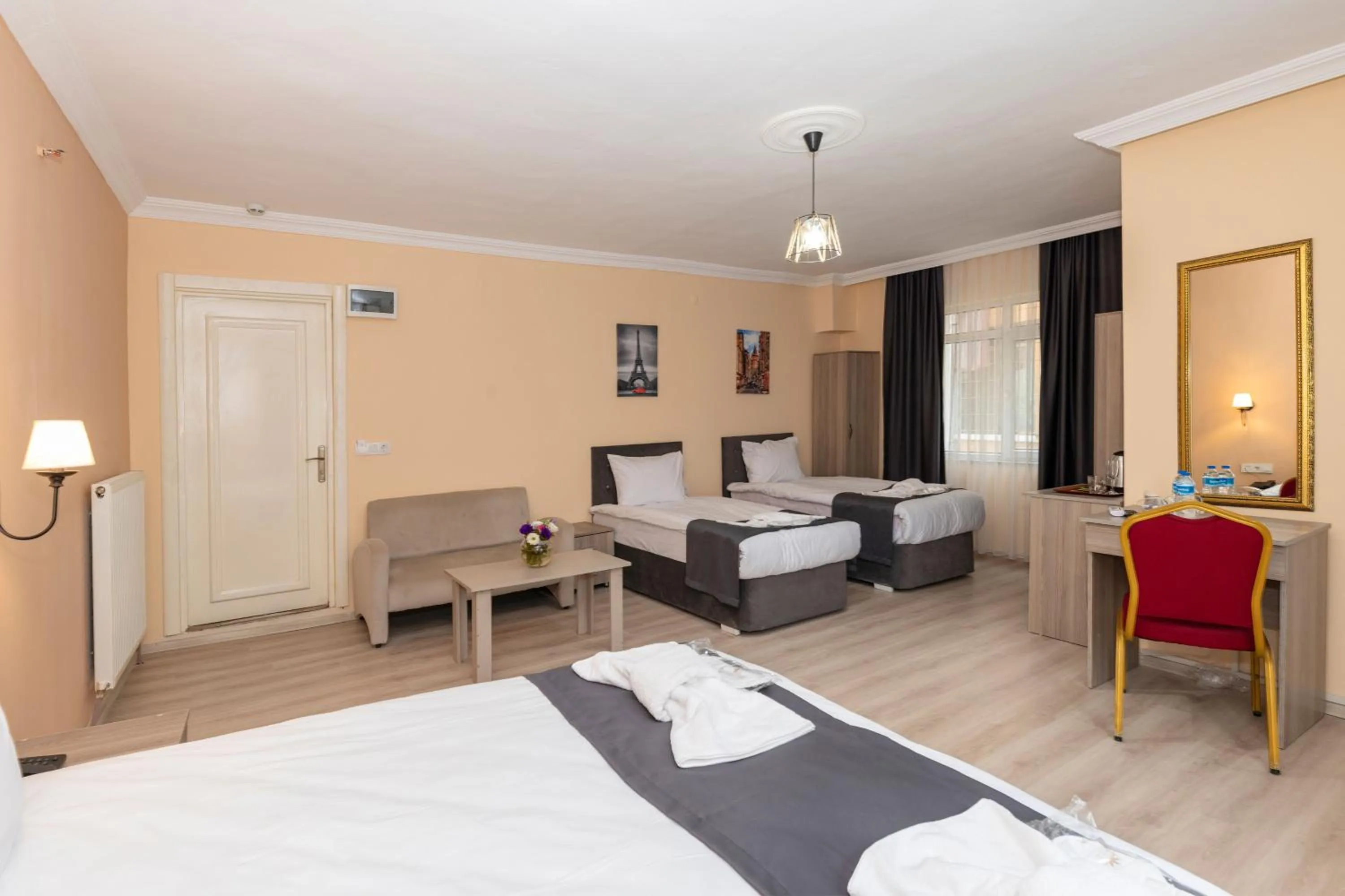 Bed in Golden Flower Pansiyon