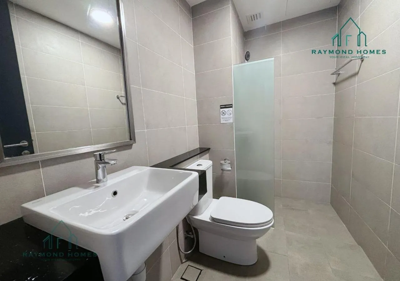 Shower in Georgetown Tropicana 218 Apartment