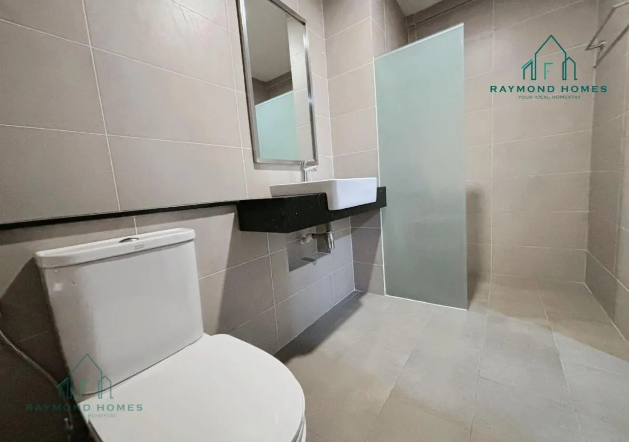 Shower in Georgetown Tropicana 218 Apartment