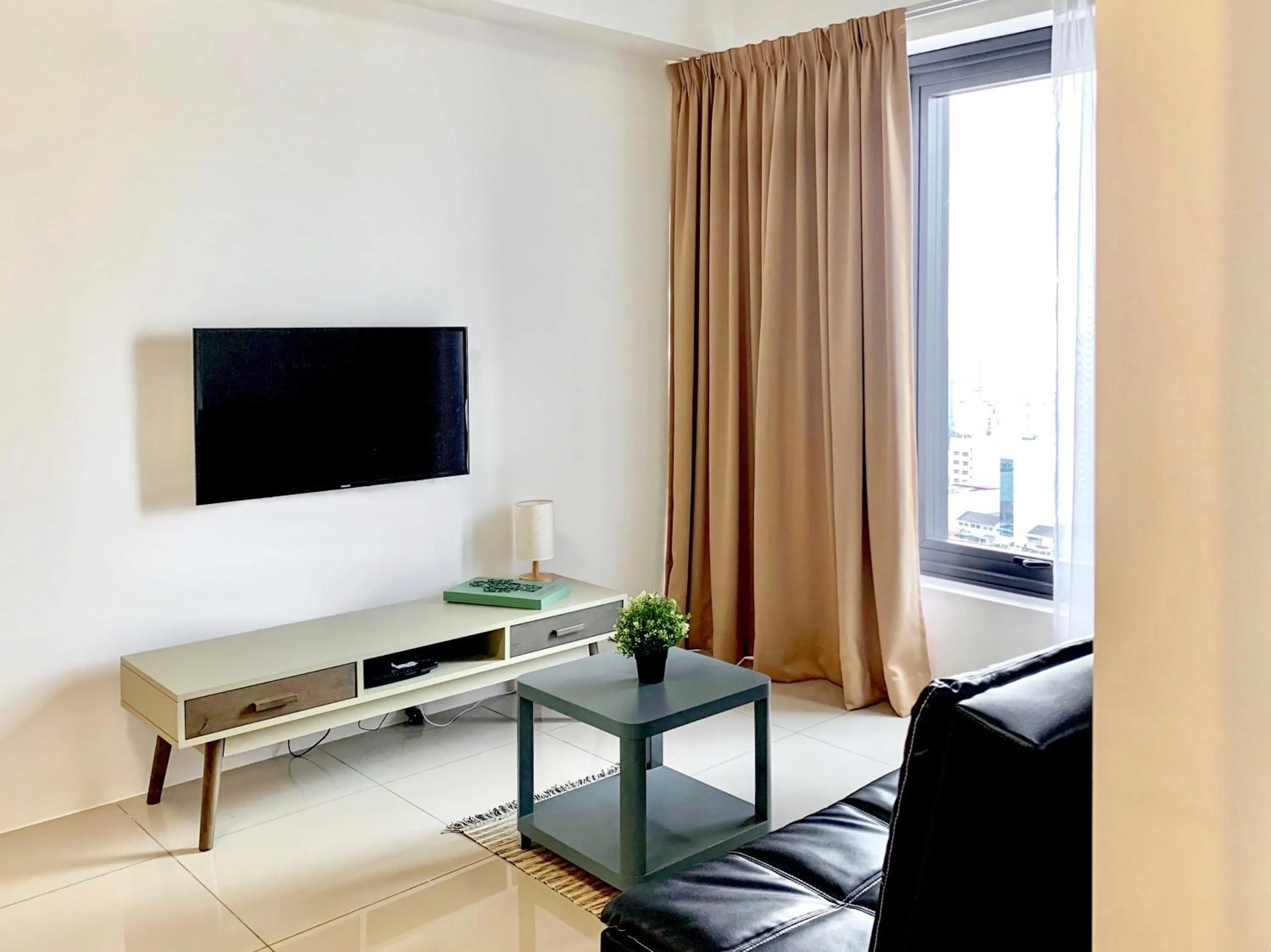 TV and multimedia in Georgetown Tropicana 218 Apartment