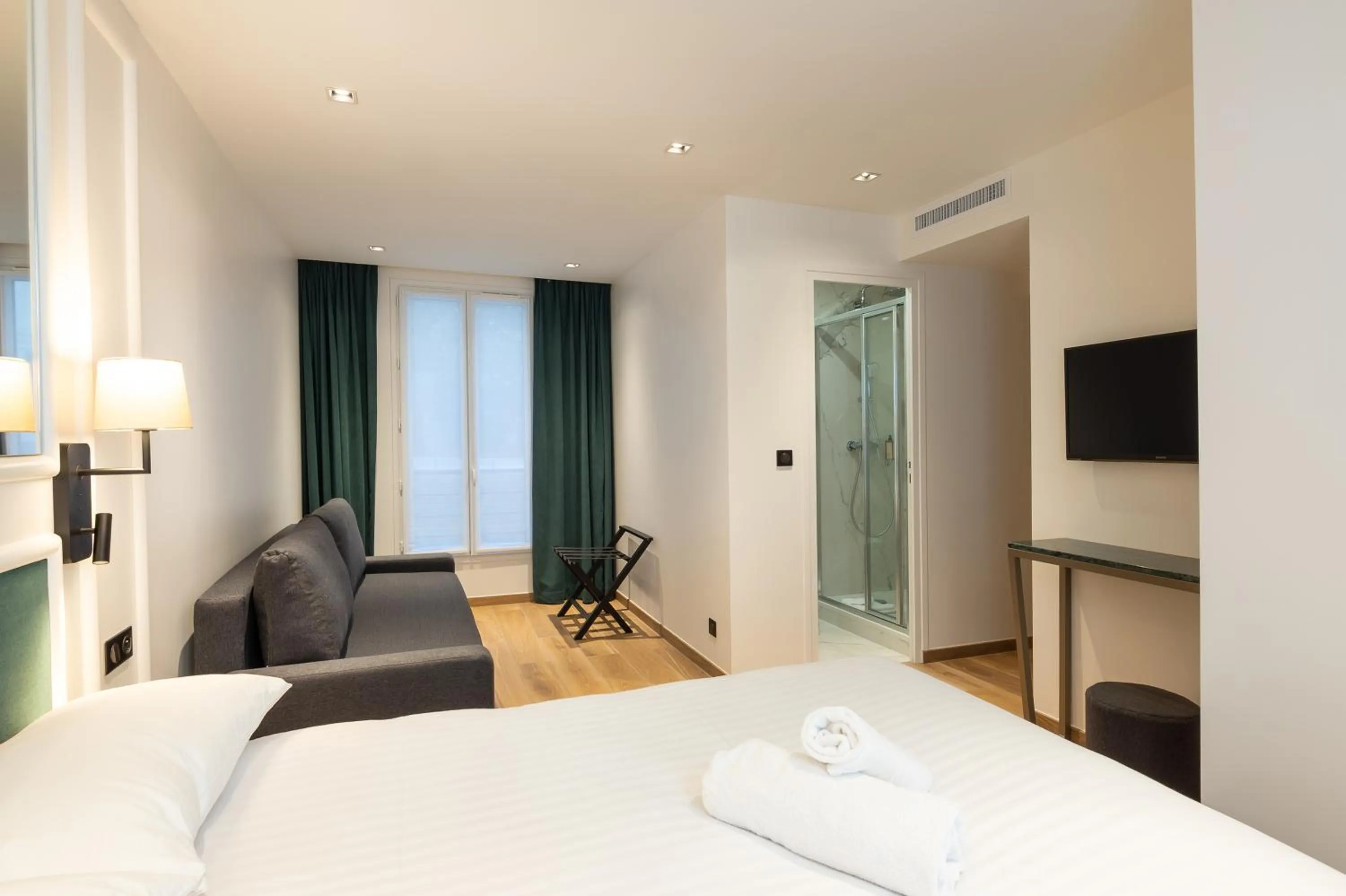 Bed in HOTEL AU COEUR DE REPUBLIQUE