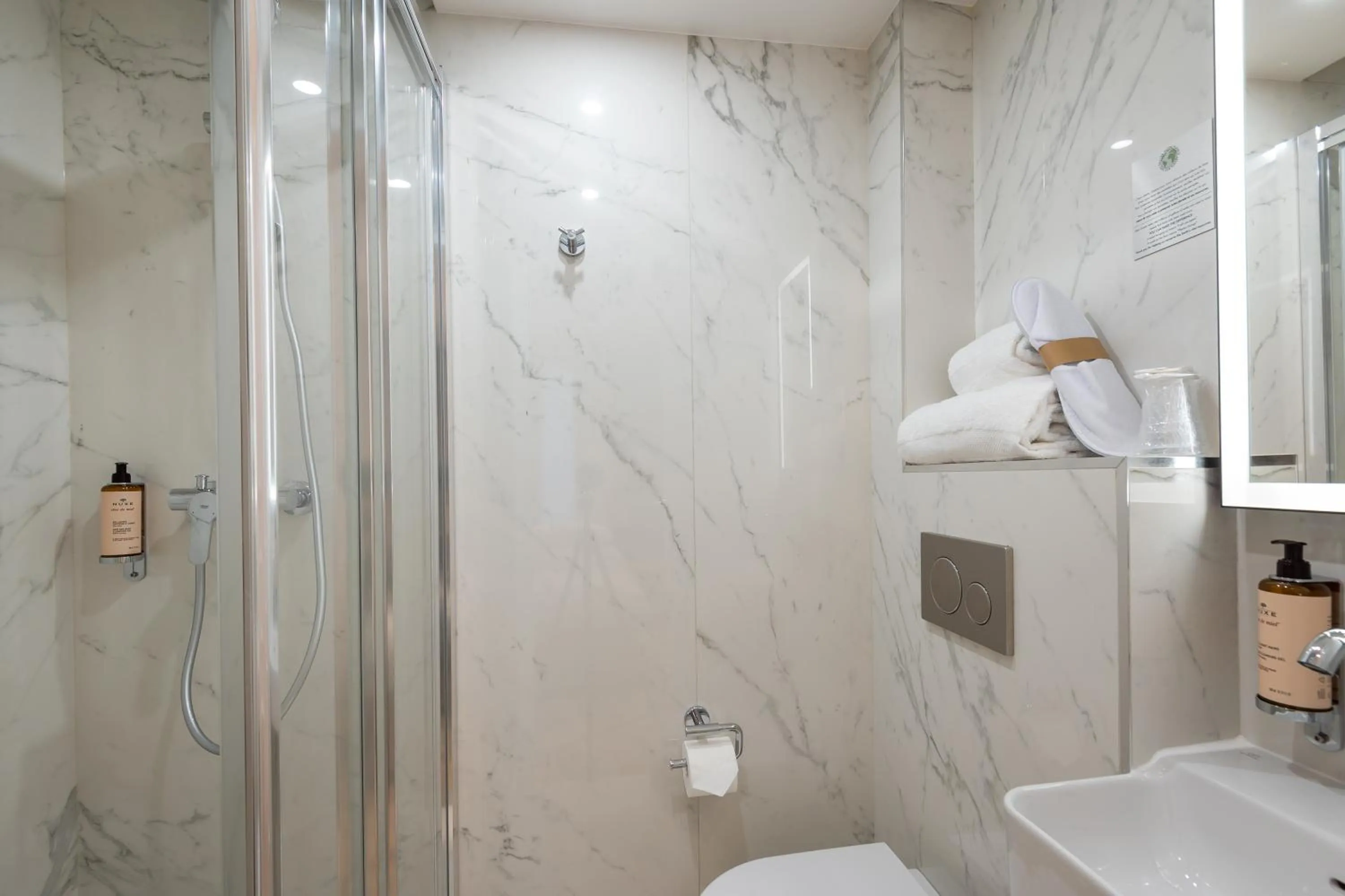 Bathroom in HOTEL AU COEUR DE REPUBLIQUE