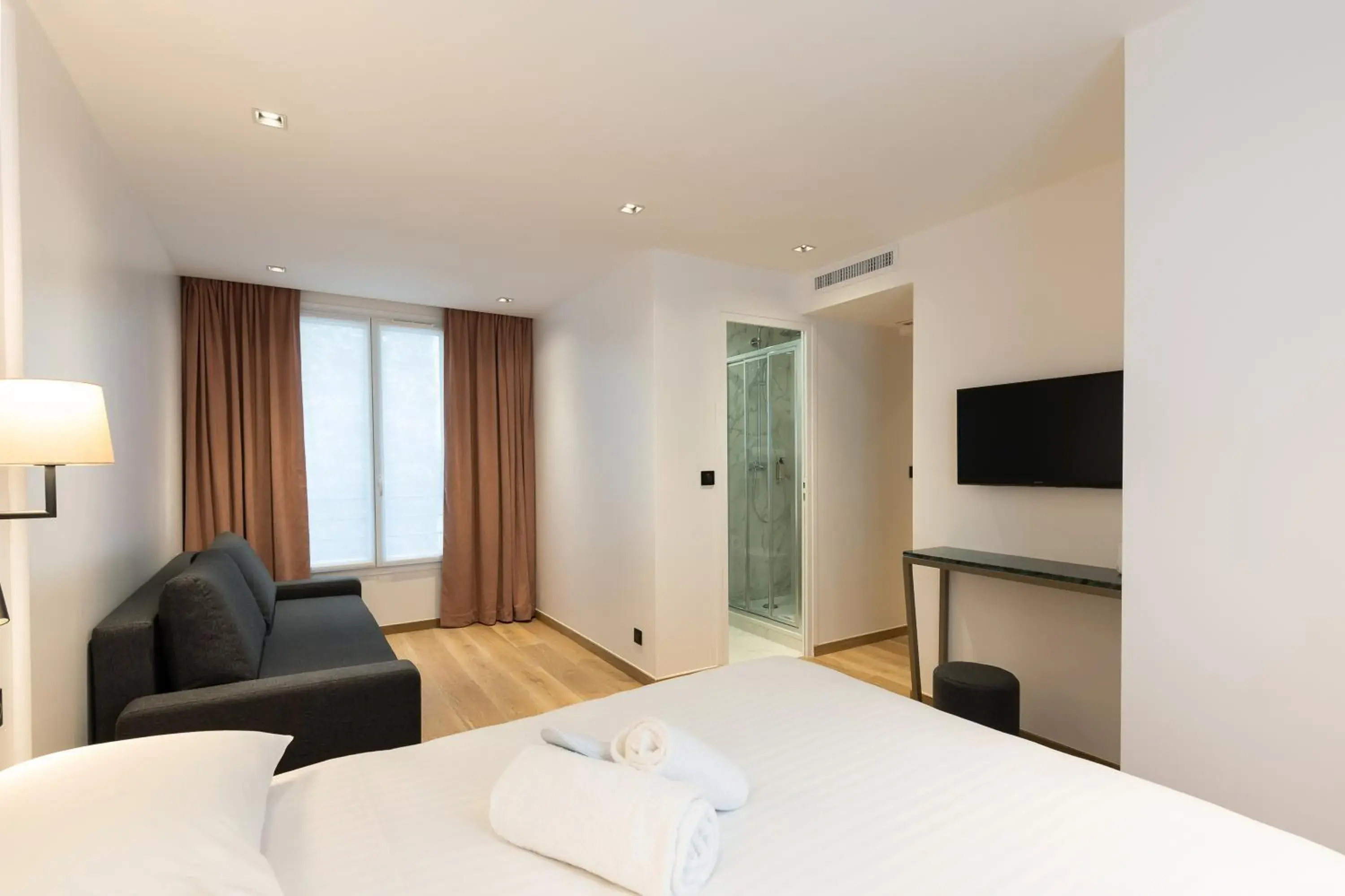 Family Suite in HOTEL AU COEUR DE REPUBLIQUE Family Suite in HOTEL AU COEUR DE REPUBLIQUE