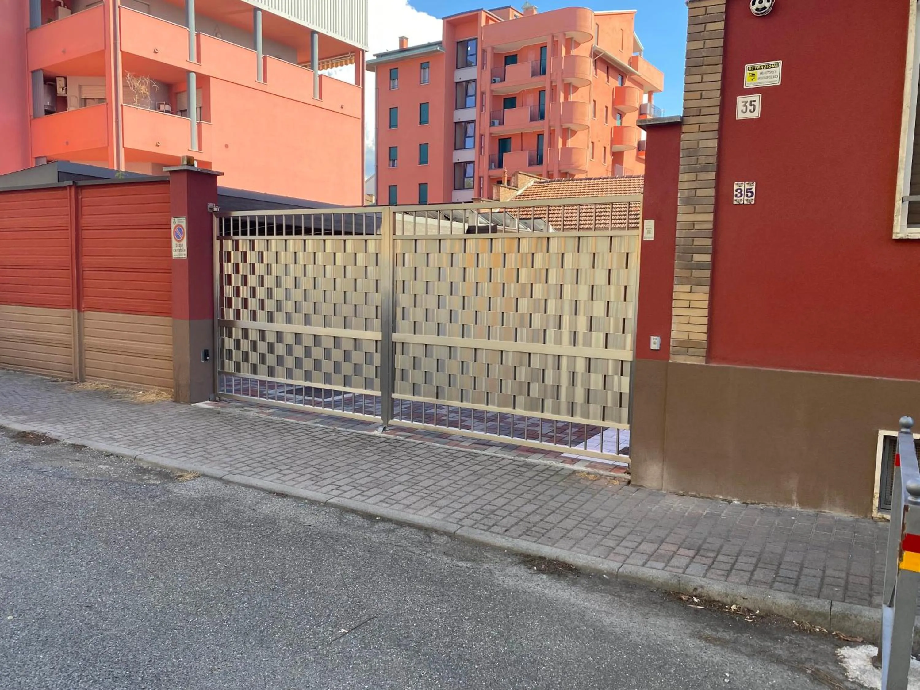 Property building in Altrentatre