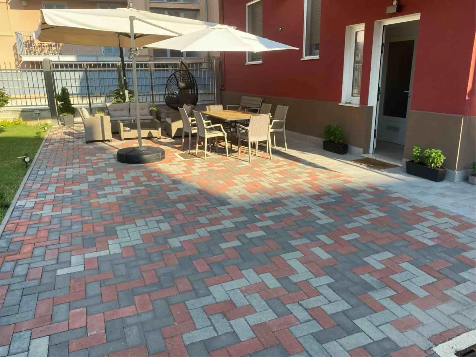 Property building in Altrentatre