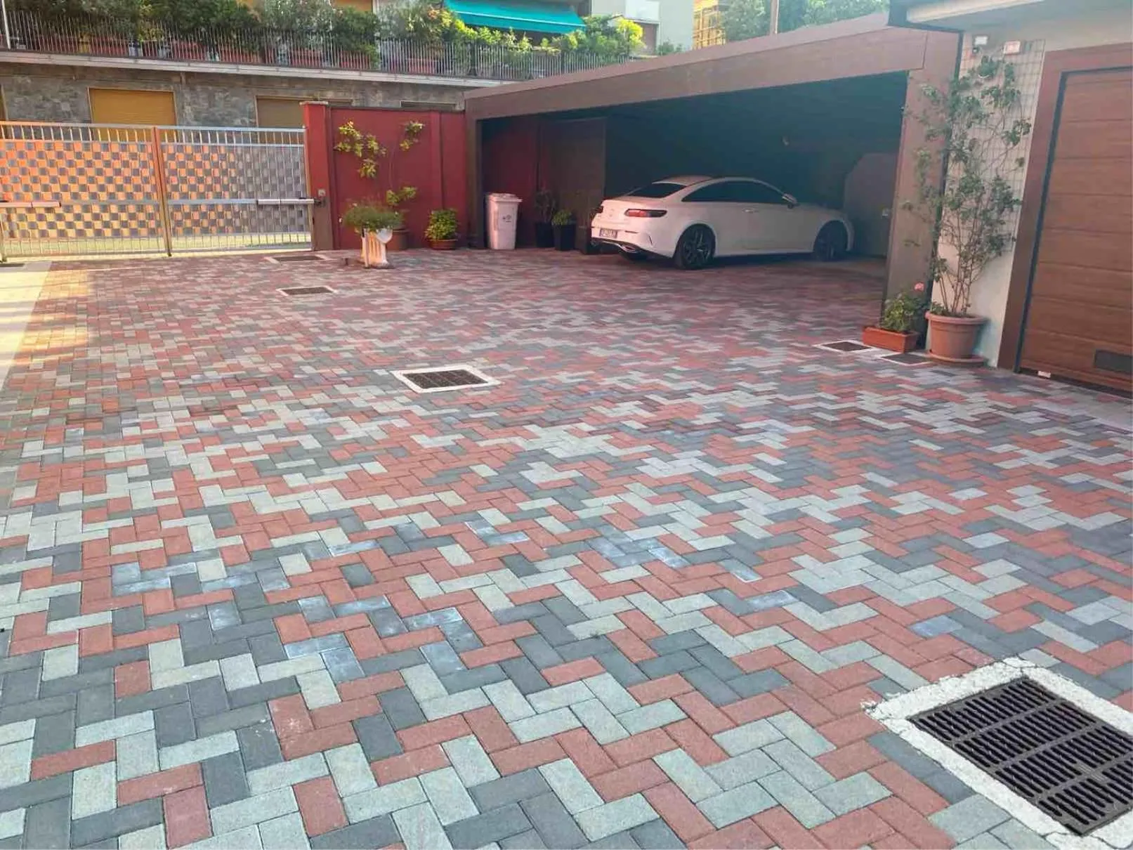 Property building in Altrentatre