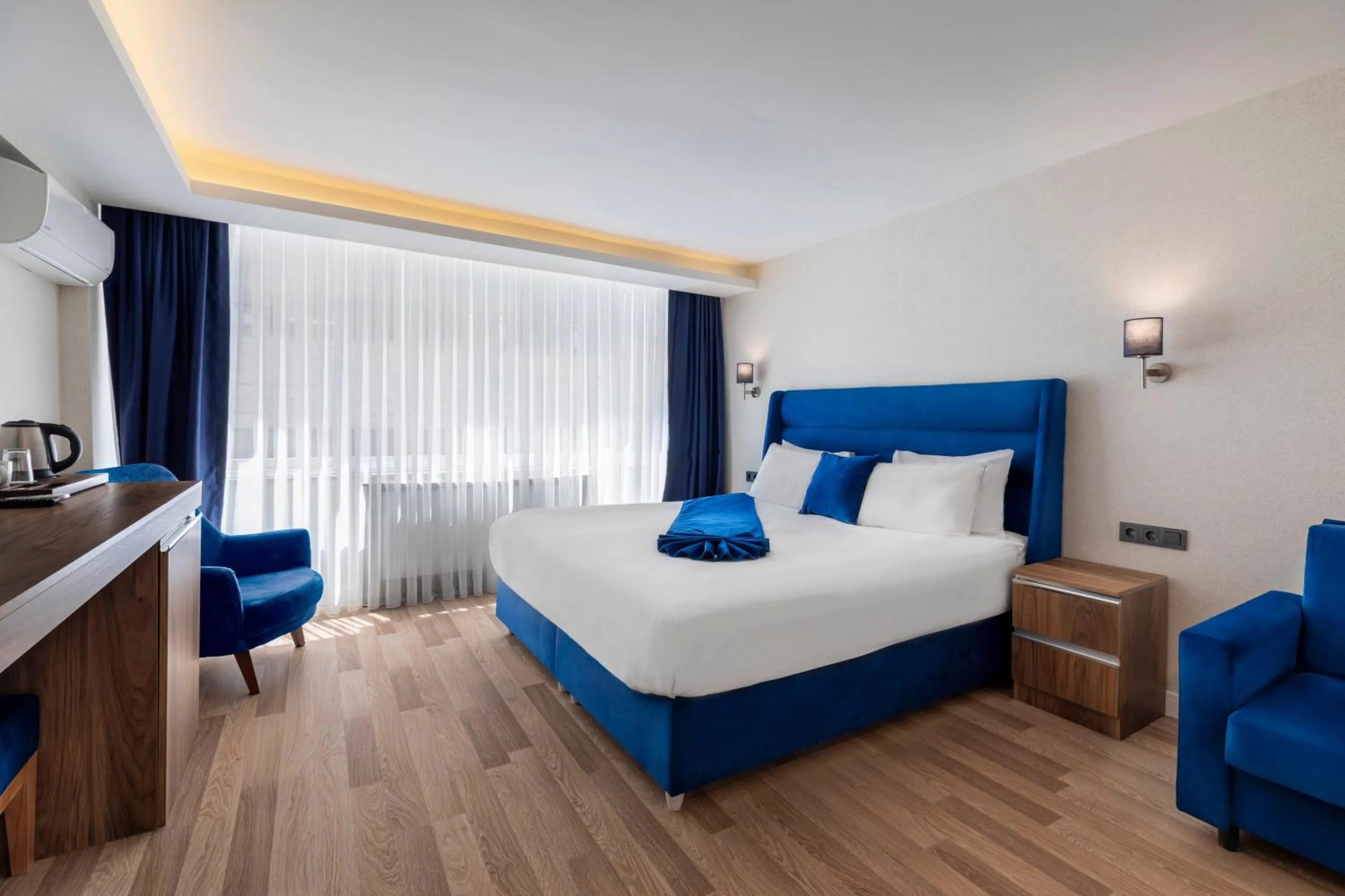 Photo of the whole room, Bed in Union Hotel Port