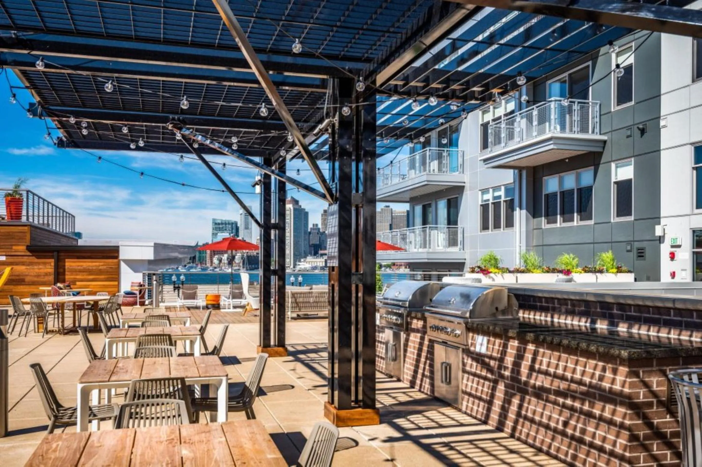 BBQ facilities in Global Luxury Suites East Boston