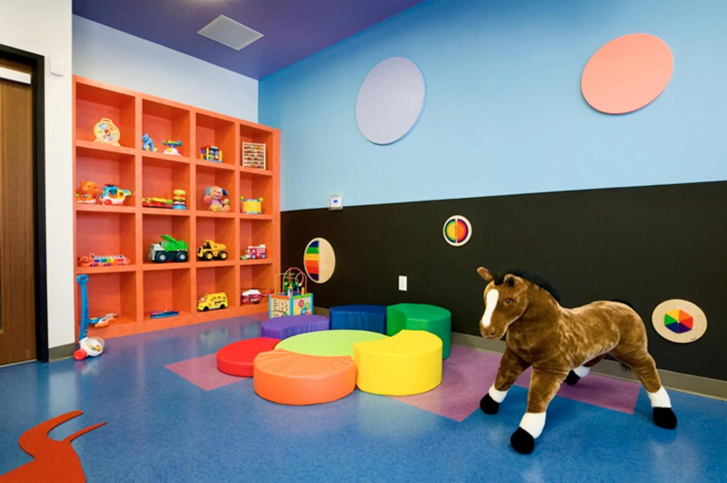 Kids's club in Global Luxury Suites East Boston