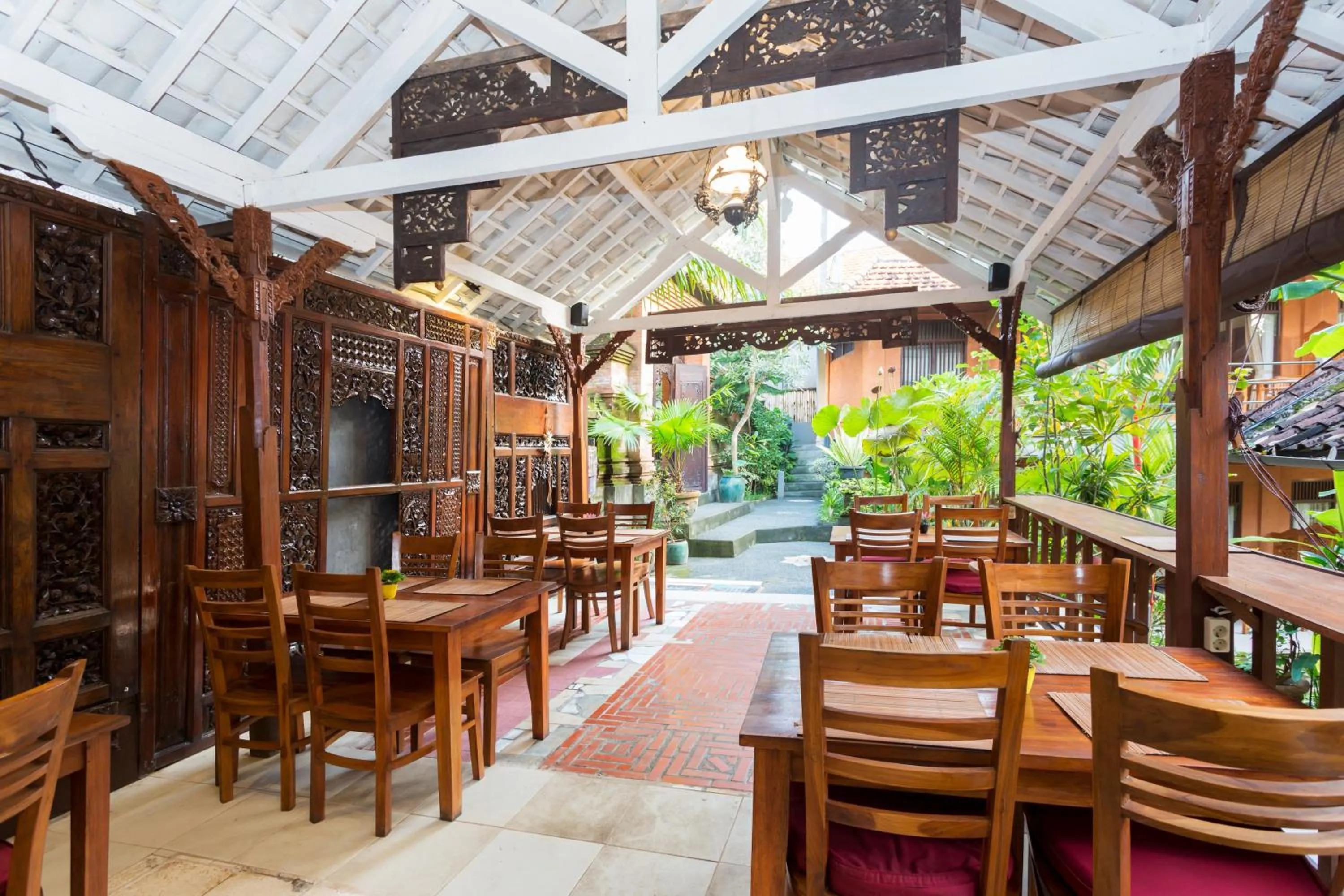 Restaurant/places to eat in Rahayu Suites Monkey Forest Ubud