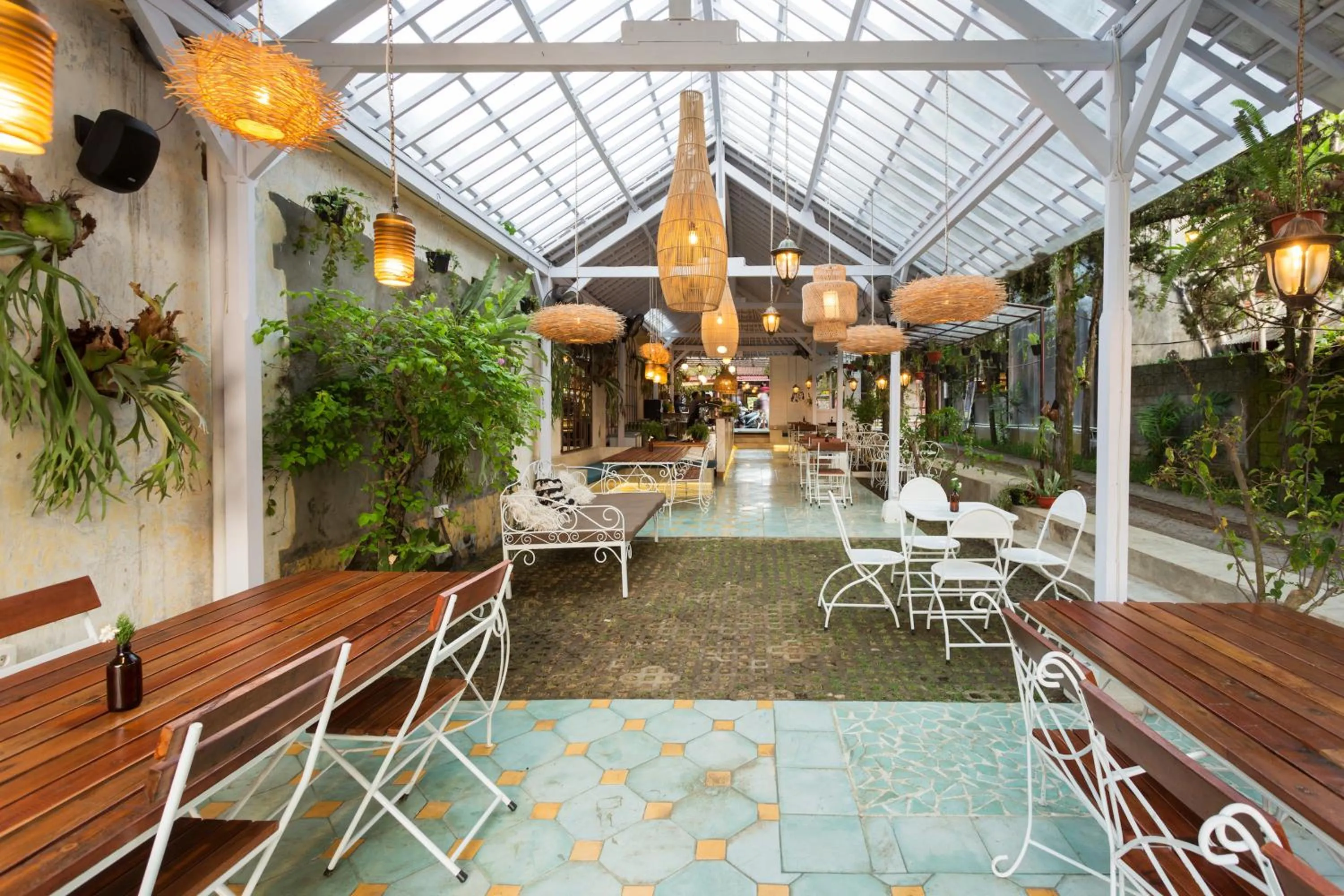 Restaurant/places to eat in Rahayu Suites Monkey Forest Ubud