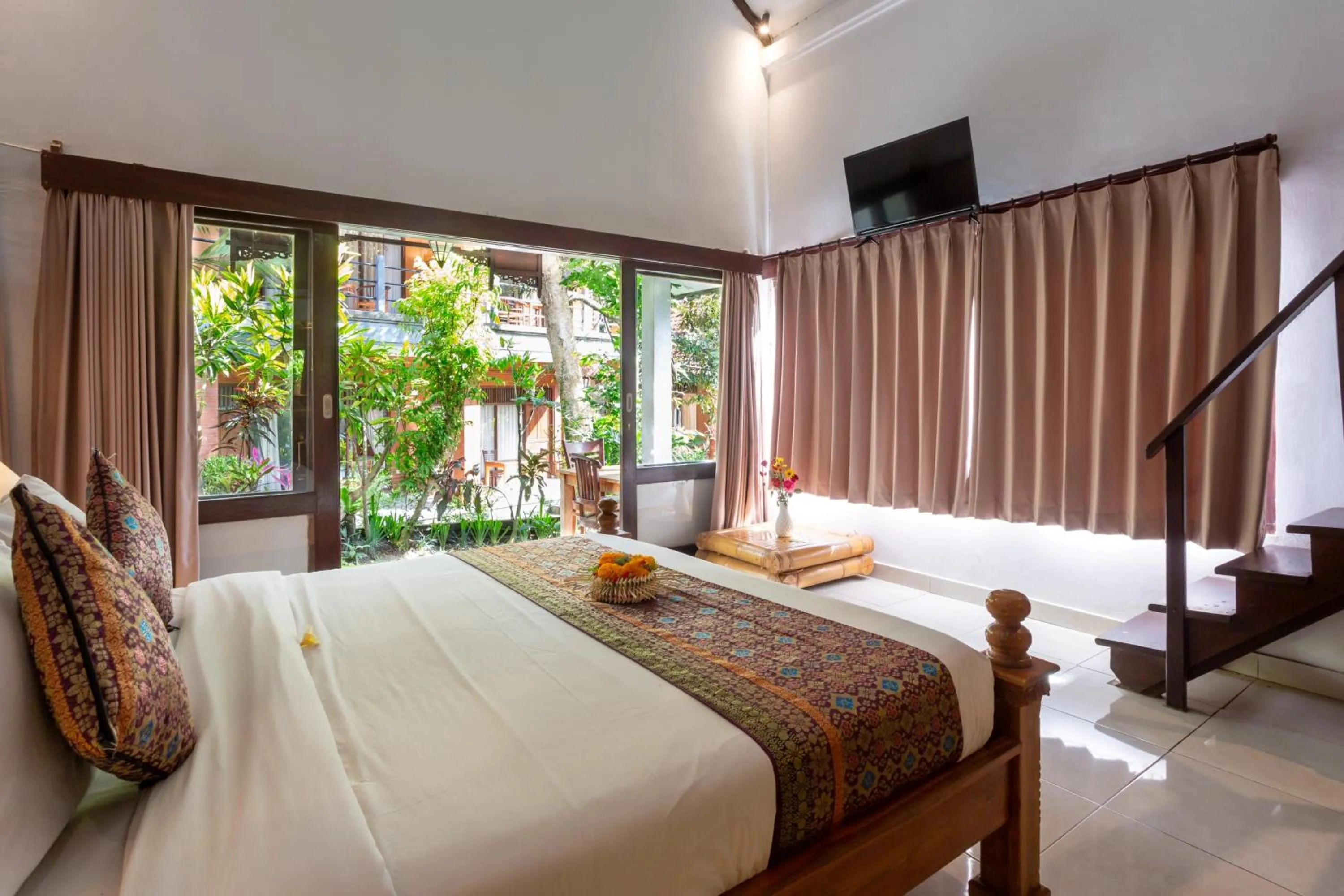 TV and multimedia, Bed in Rahayu Suites Monkey Forest Ubud