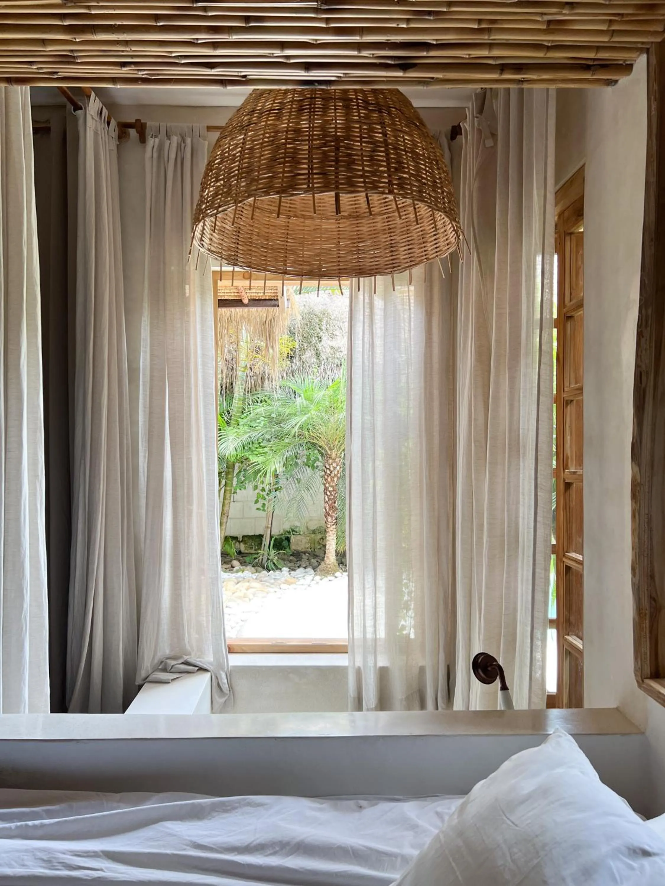 Bath, Bed in La Cabane