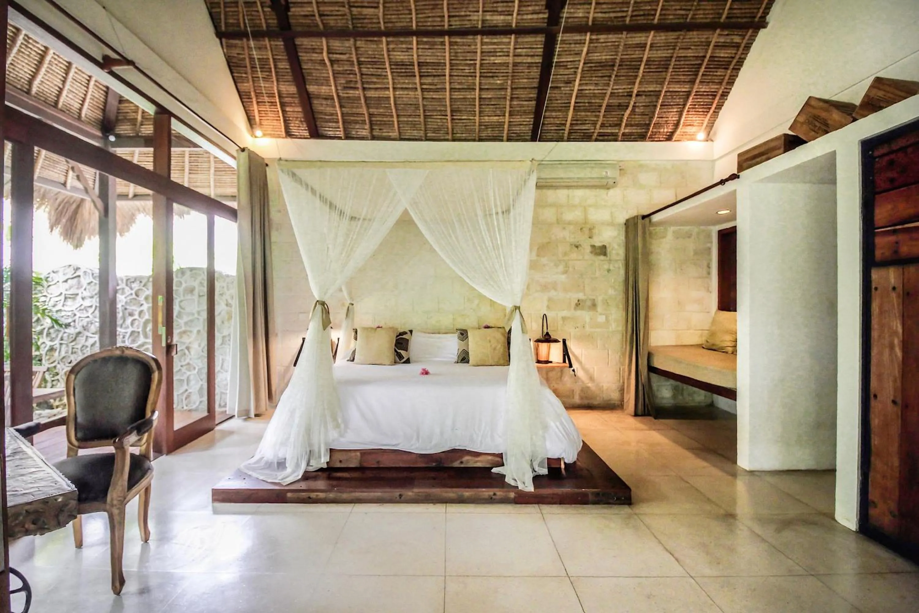 Photo of the whole room, Bed in La Cabane