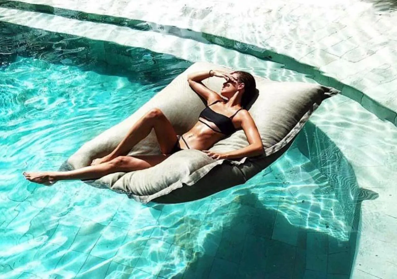 Swimming pool in La Cabane