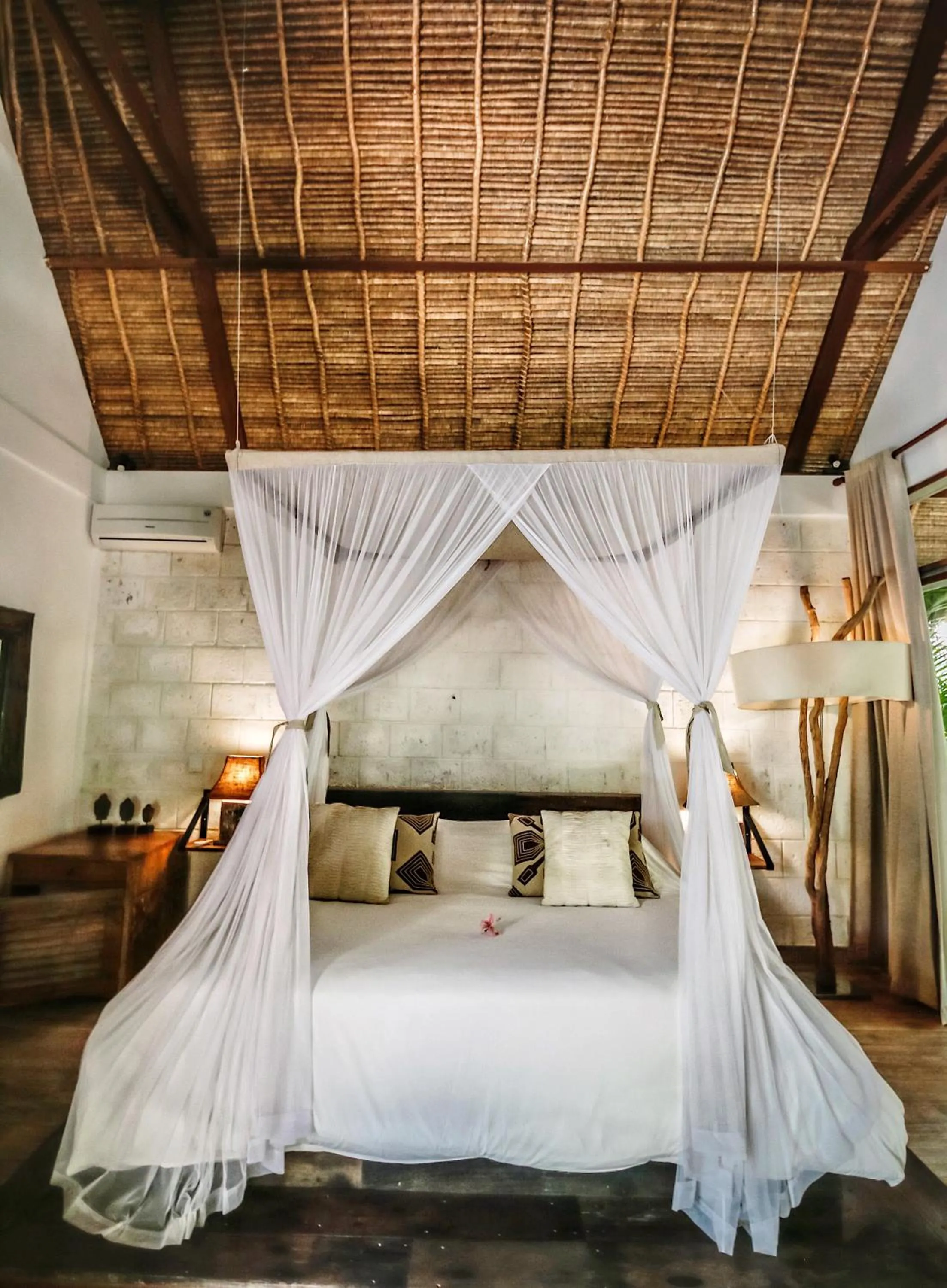 Photo of the whole room, Bed in La Cabane