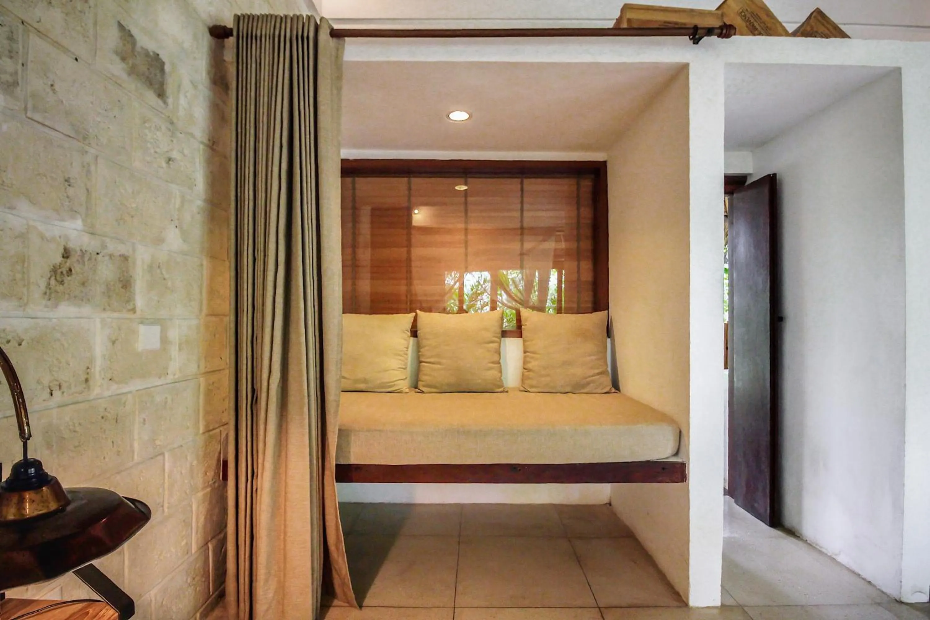 Property building, Bed in La Cabane