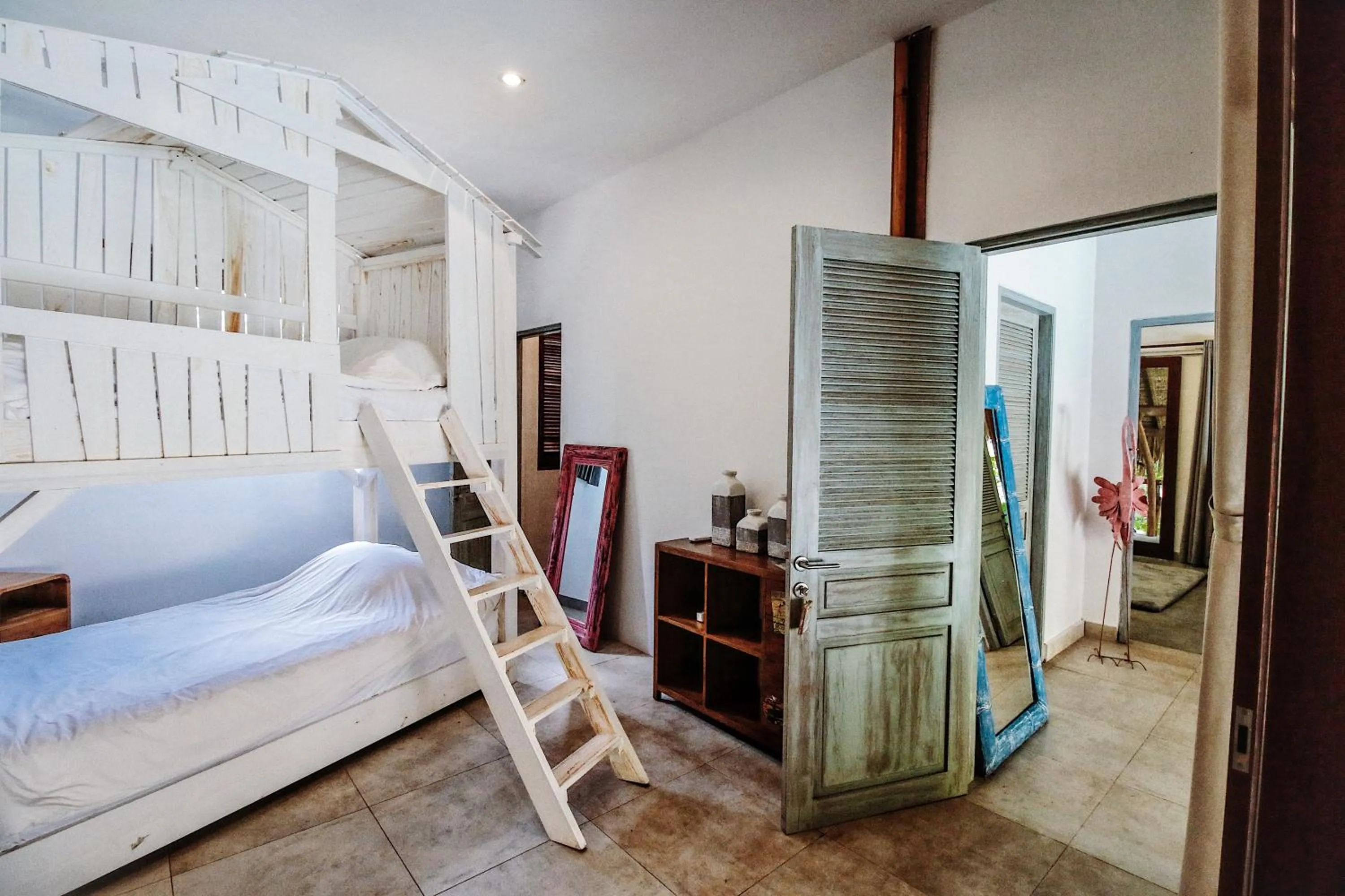 Property building, Bed in La Cabane