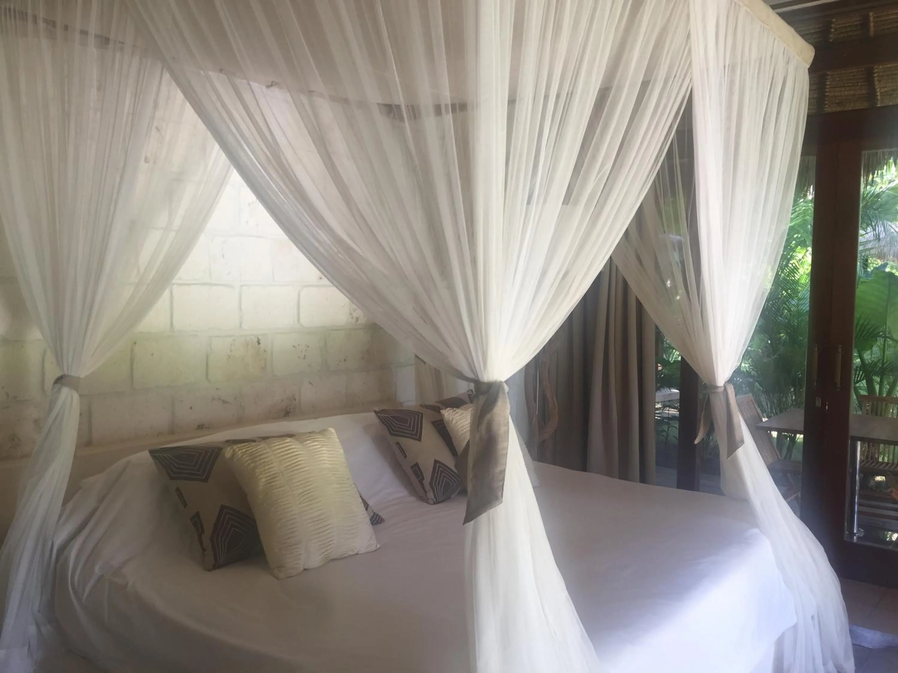 Photo of the whole room, Bed in La Cabane