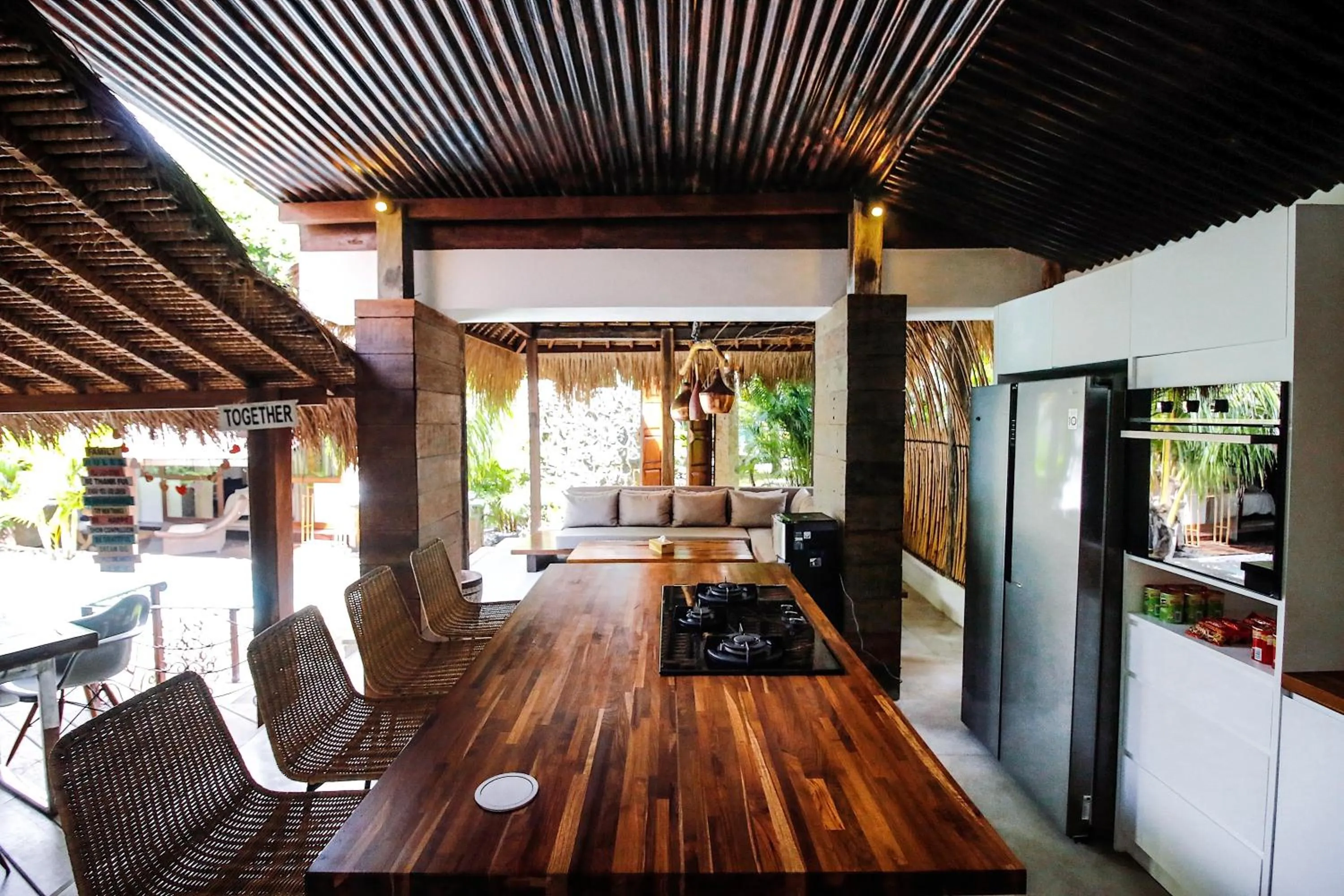 Seating area in La Cabane