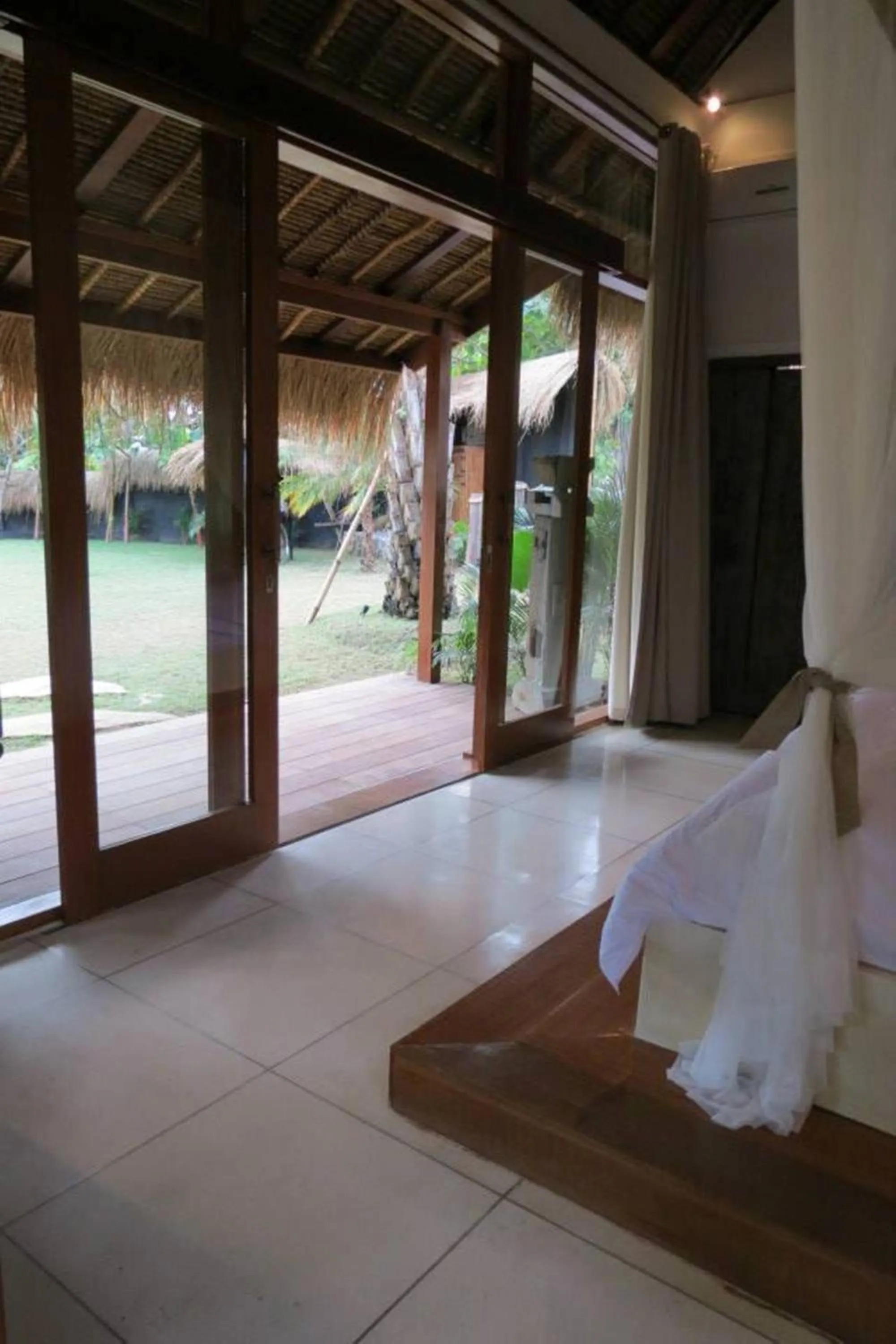 Photo of the whole room in La Cabane