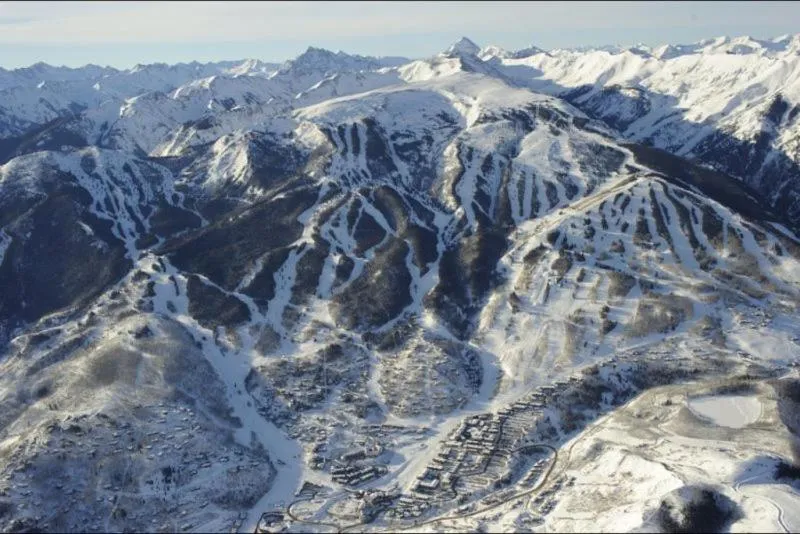 Property building in Snowmass Woodrun V 2 Bedroom Ski In, Ski Out Mountain Residence In The Heart Of Snowmass Village