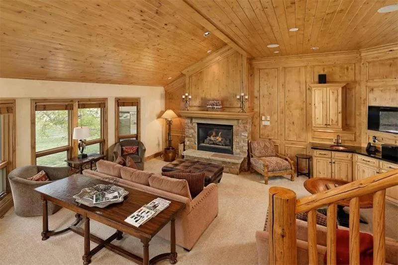 Living room in Snowmass Woodrun V 4 Bedroom Ski In, Ski Out Mountain Residence In The Heart Of Snowmass Village