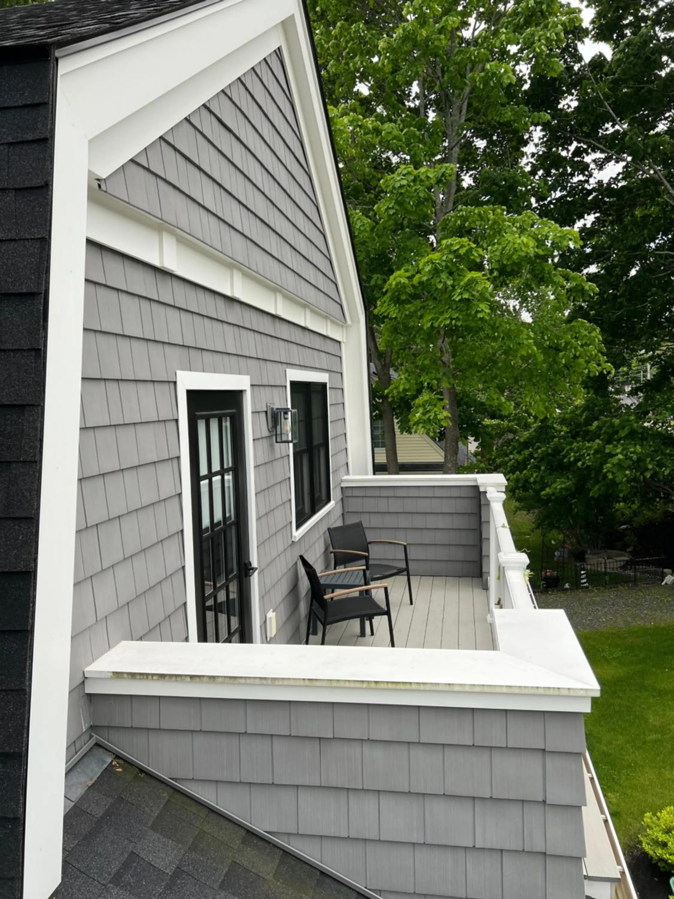 Balcony/Terrace in Grasshopper Inn
