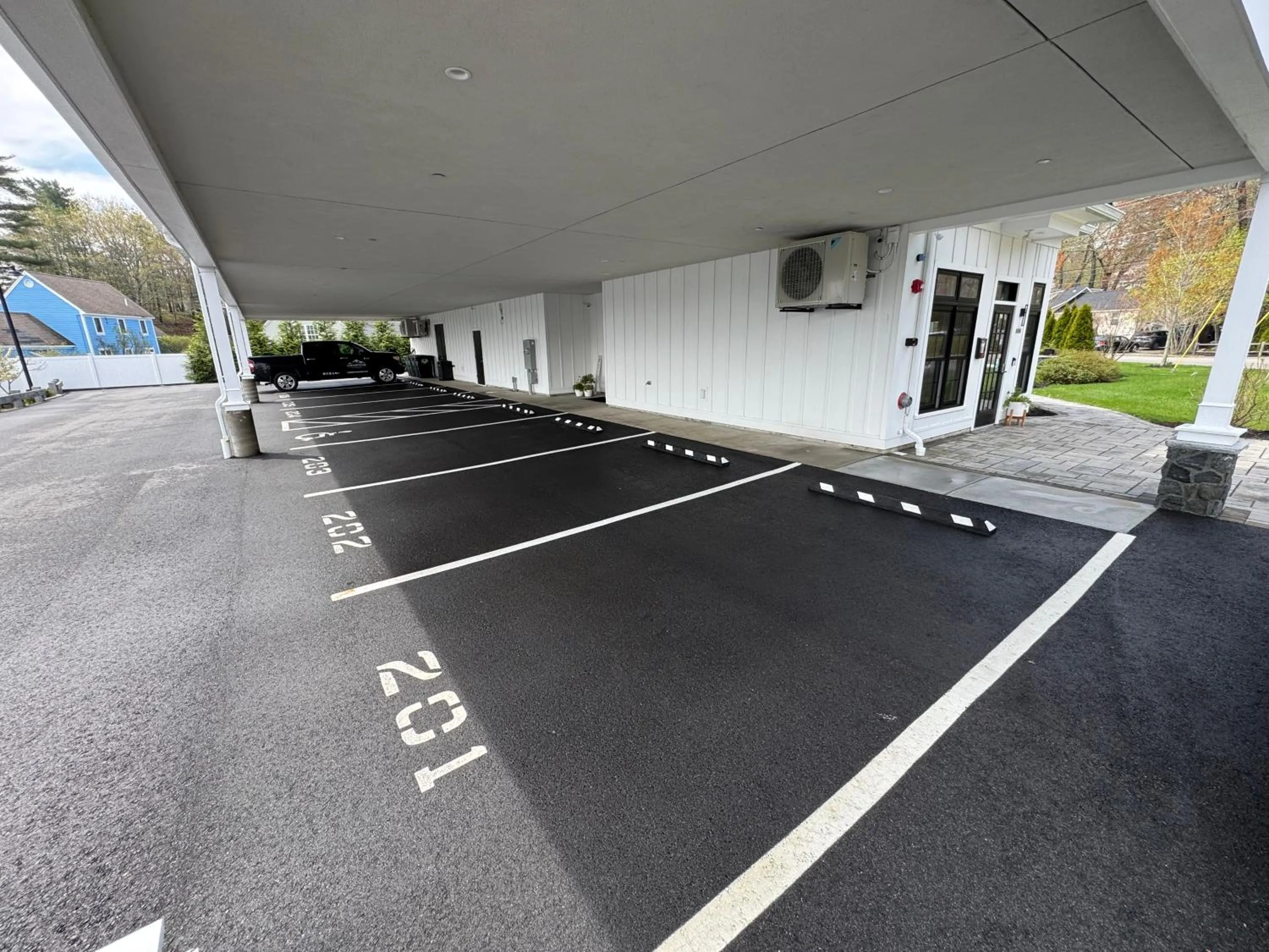 Parking in Grasshopper Inn