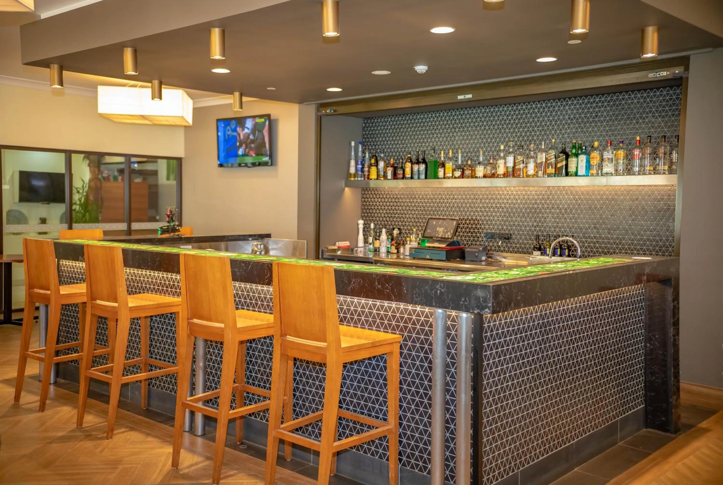 Lounge or bar in Highlander Hotel