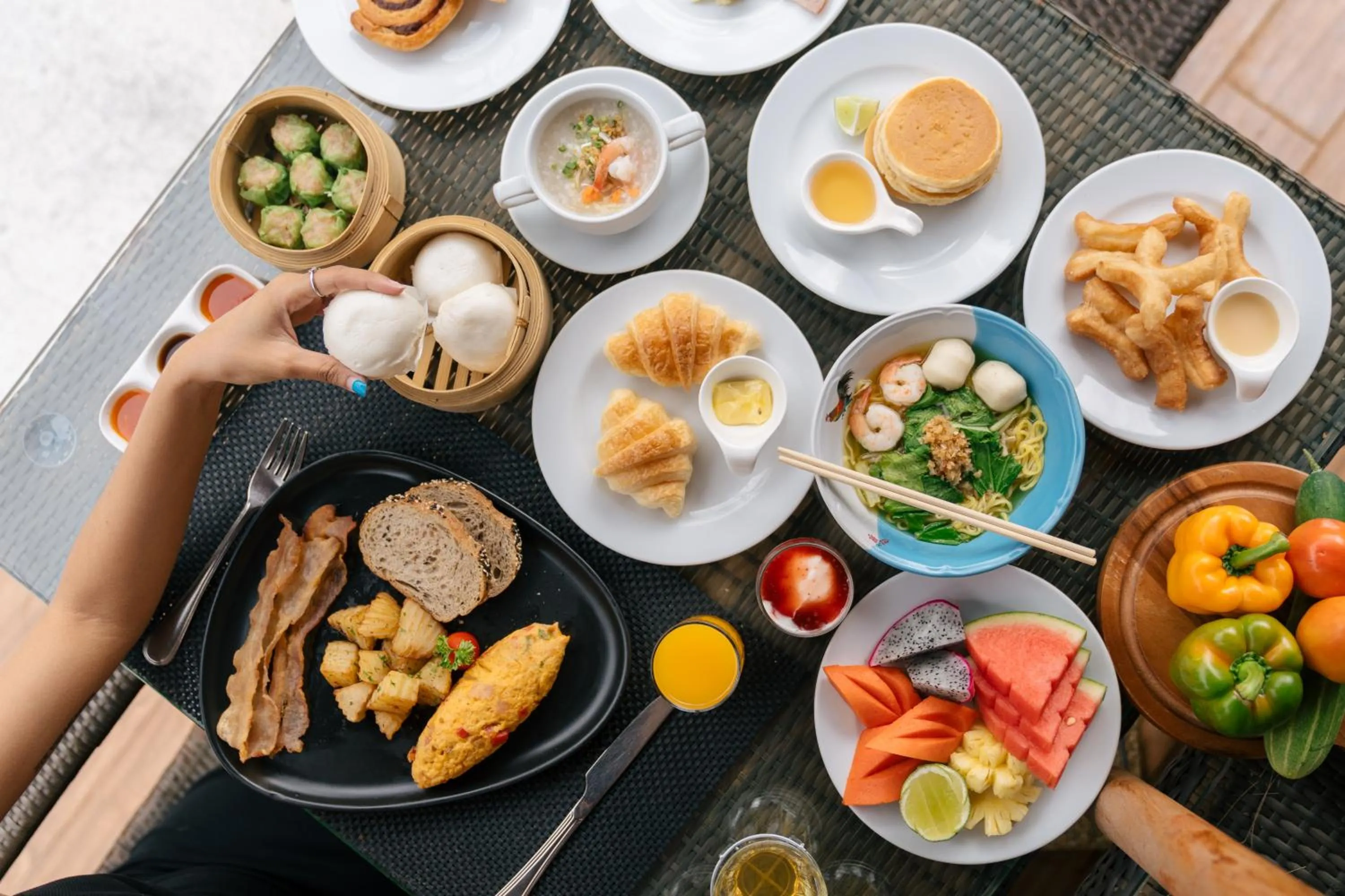 Food and drinks in Arinara Beach Resort Phuket - SHA Extra Plus