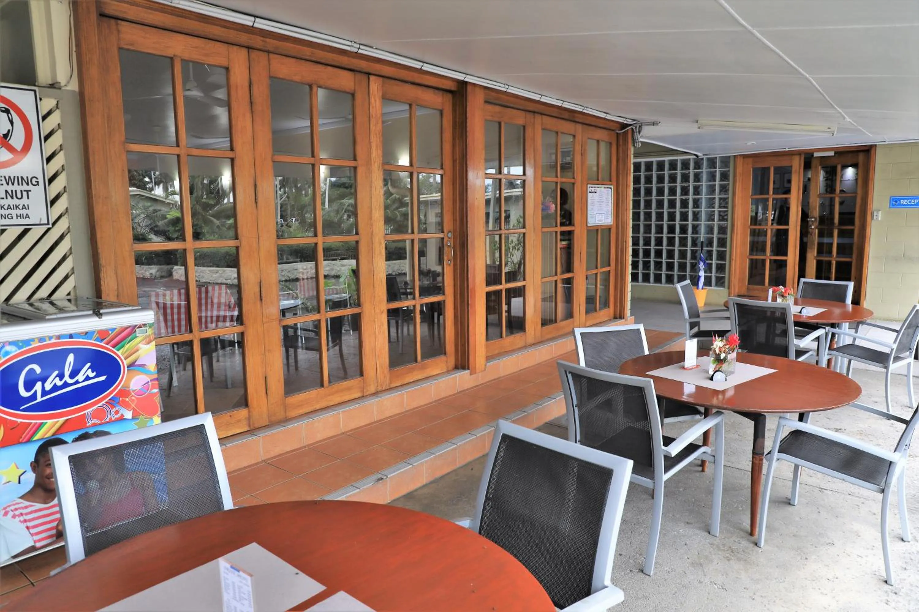 Restaurant/places to eat in Huon Gulf Hotel