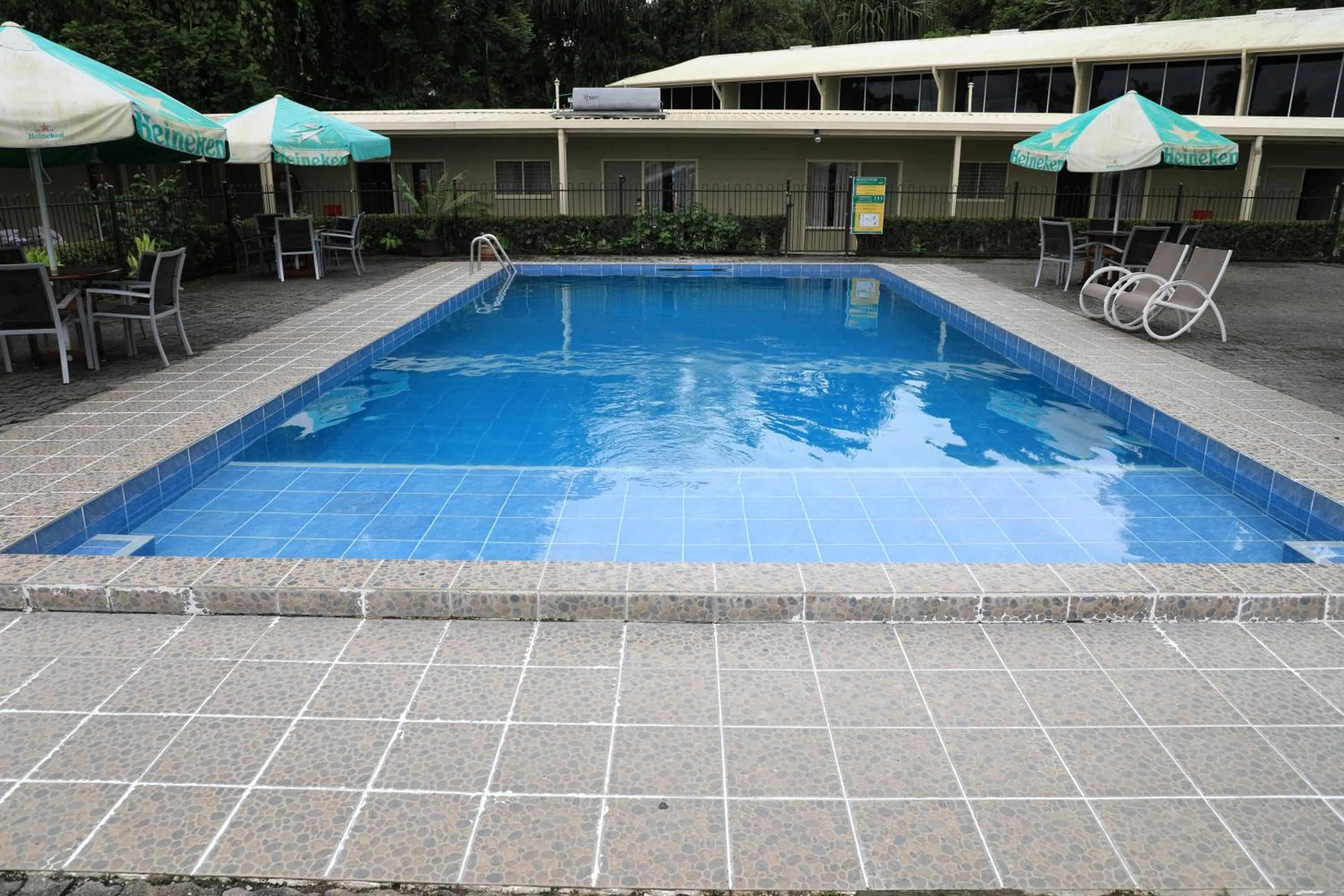 Swimming pool in Huon Gulf Hotel
