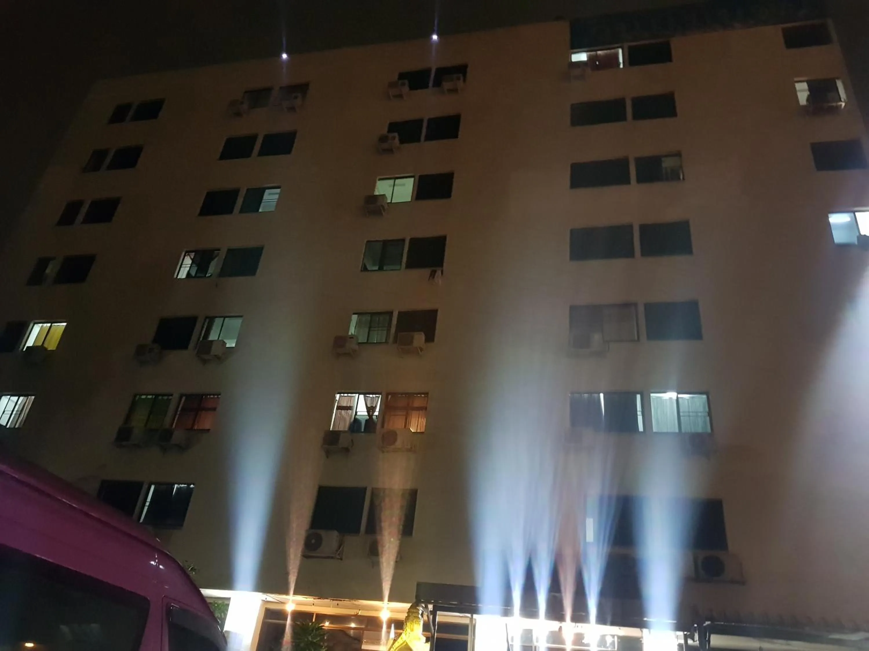 โรงแรมวินบางนา Win Bangna Hotel