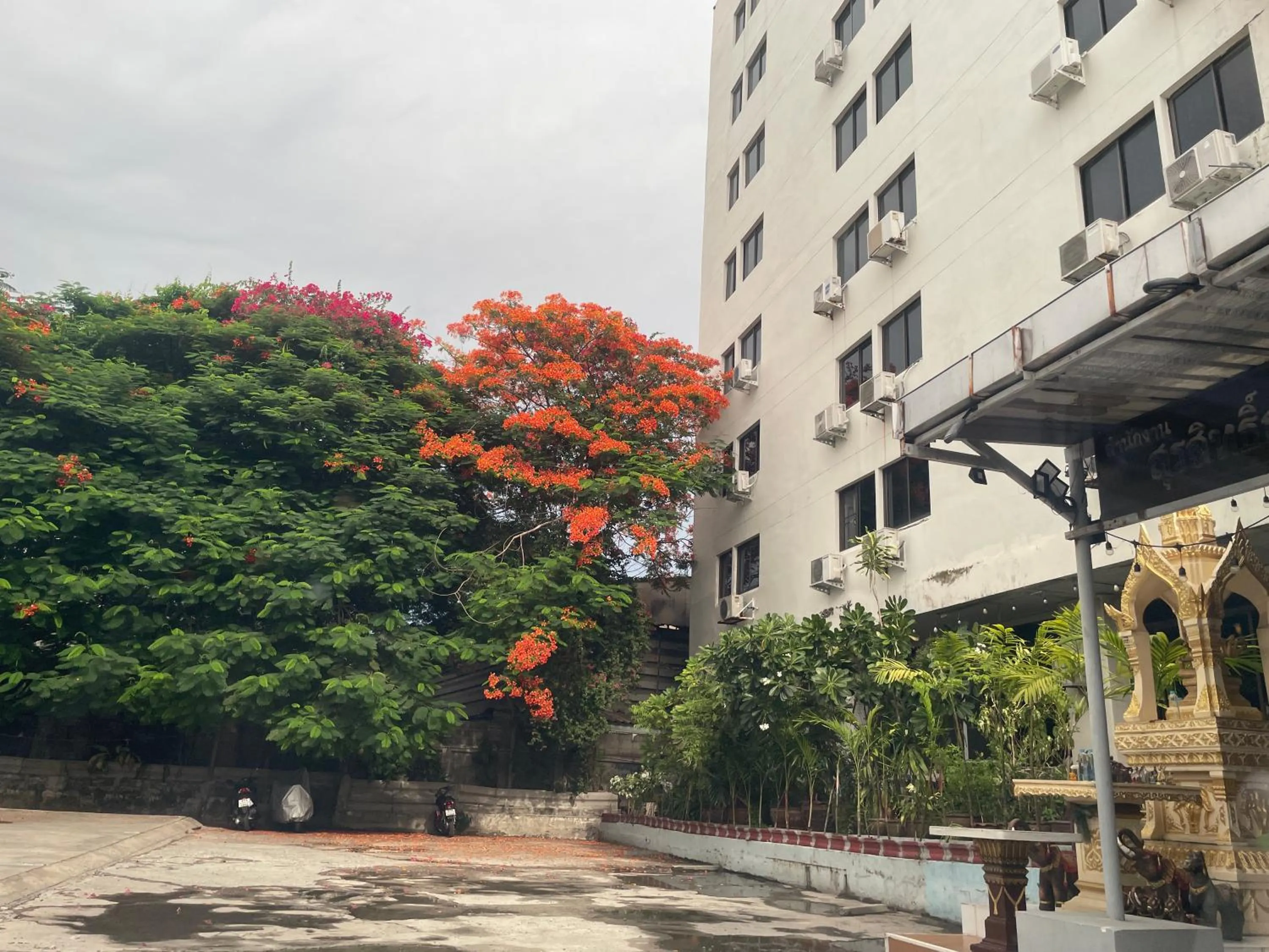 โรงแรมวินบางนา Win Bangna Hotel