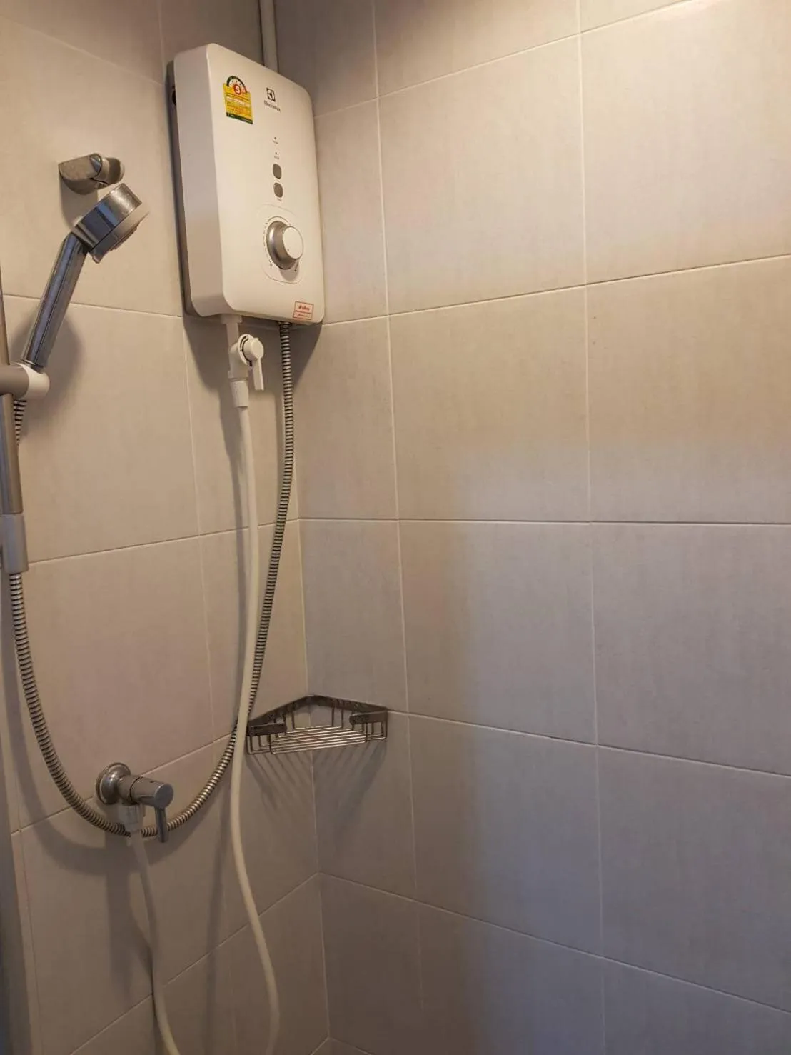 Shower in โรงแรมวินบางนา Win Bangna Hotel