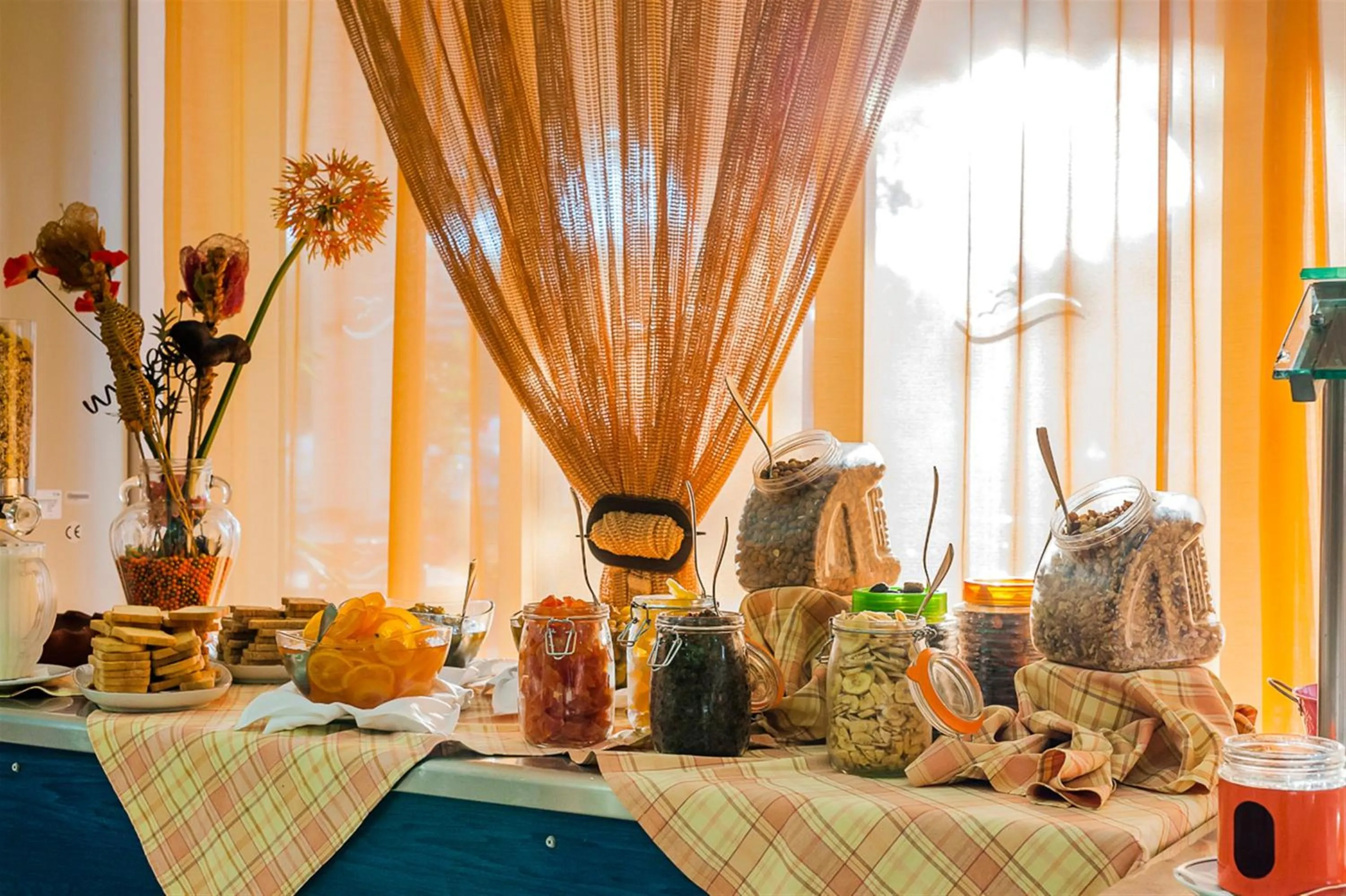 Restaurant/places to eat in Irene Palace Beach Resort