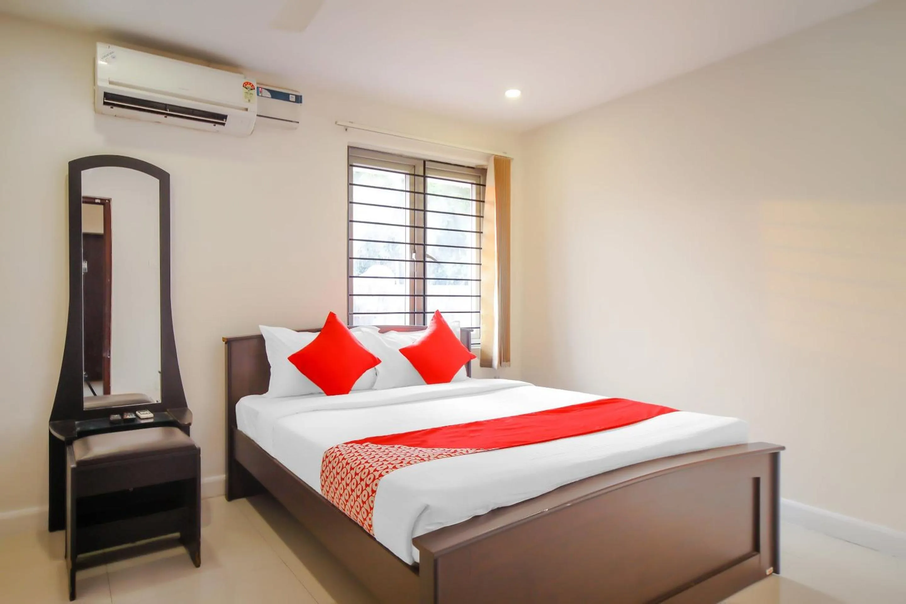 Bedroom, Bed in Super Hotel O Pride Hospitality Nungambakkam
