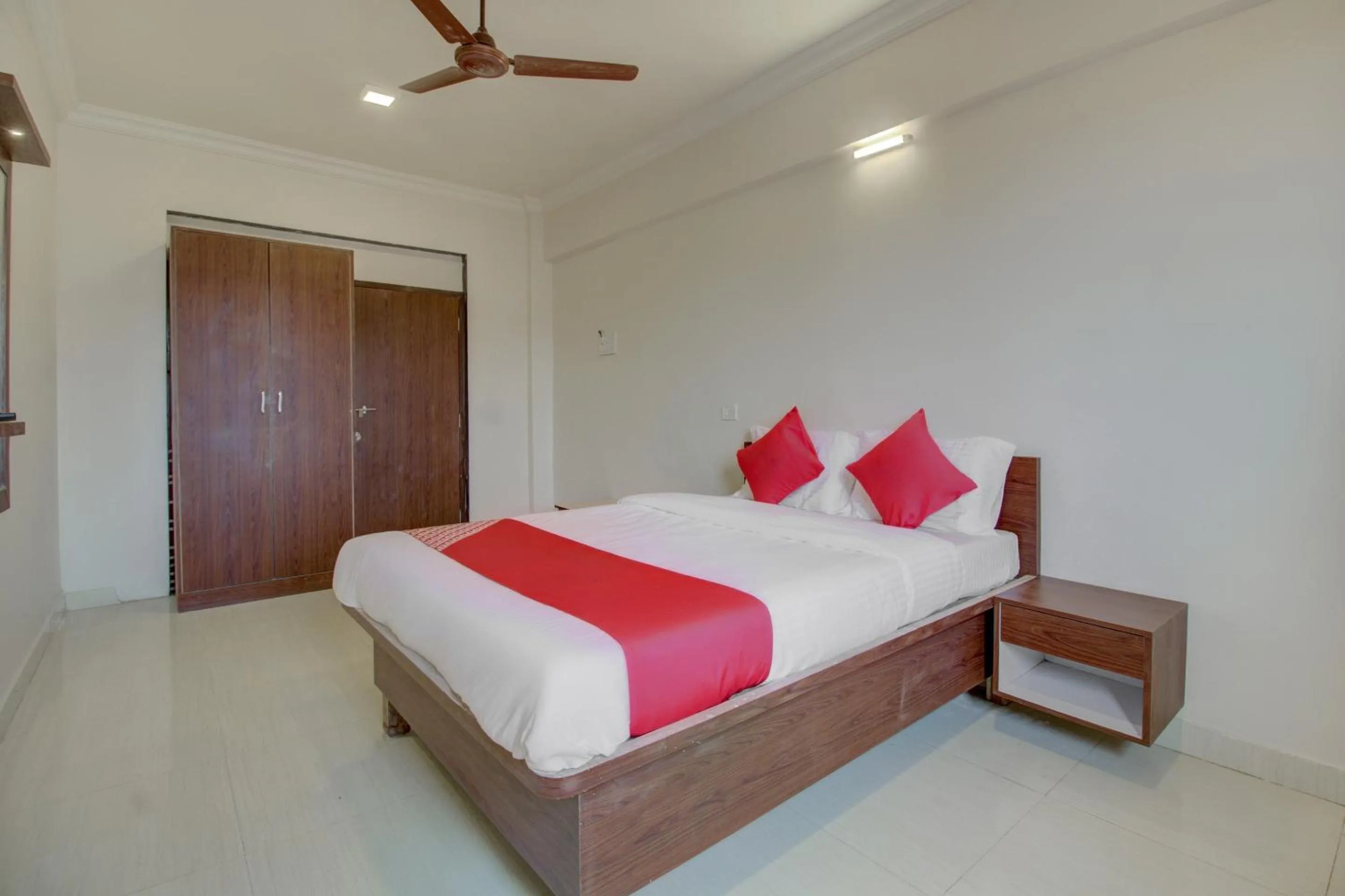 Bedroom, Bed in Hotel O Della Comforts