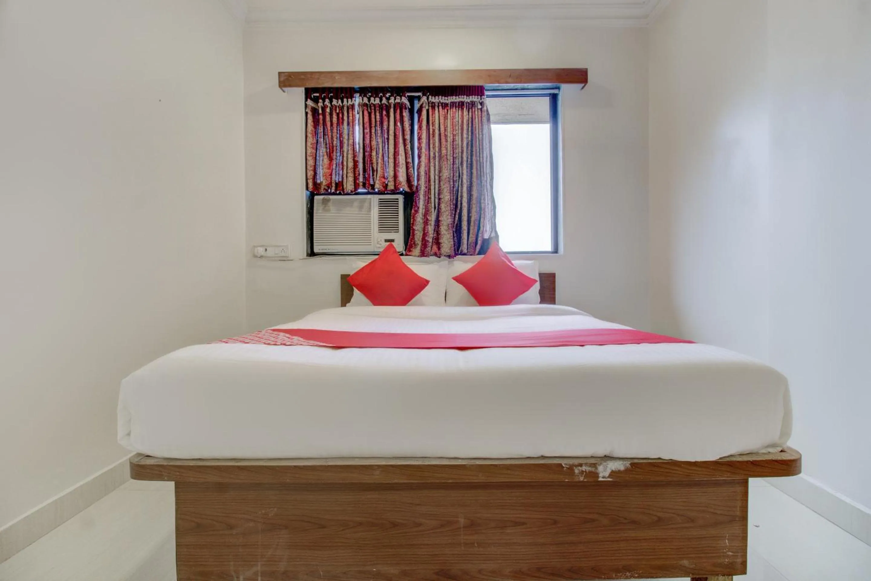 Bedroom, Bed in Hotel O Della Comforts