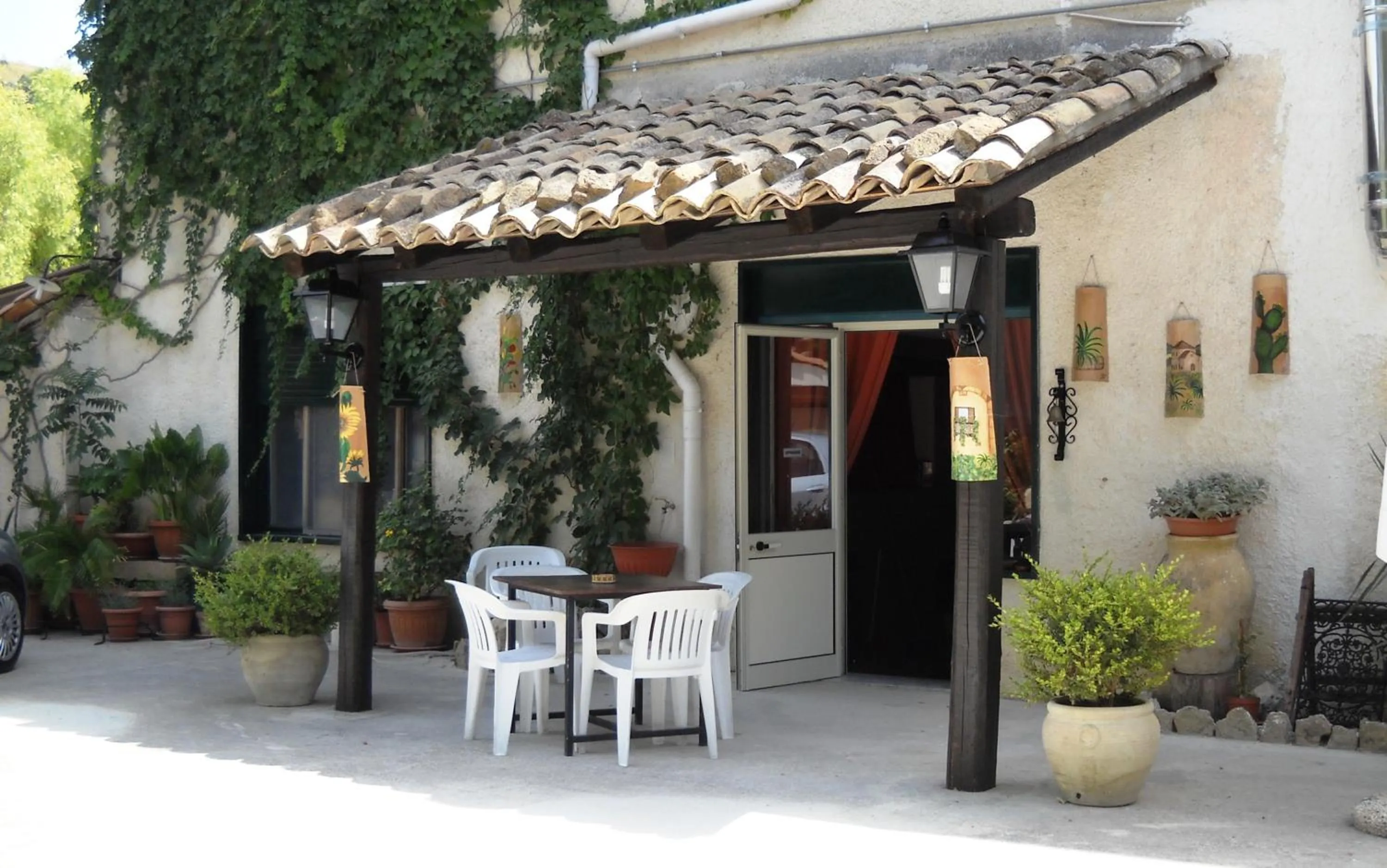 Facade/entrance in La Regina di Adrano