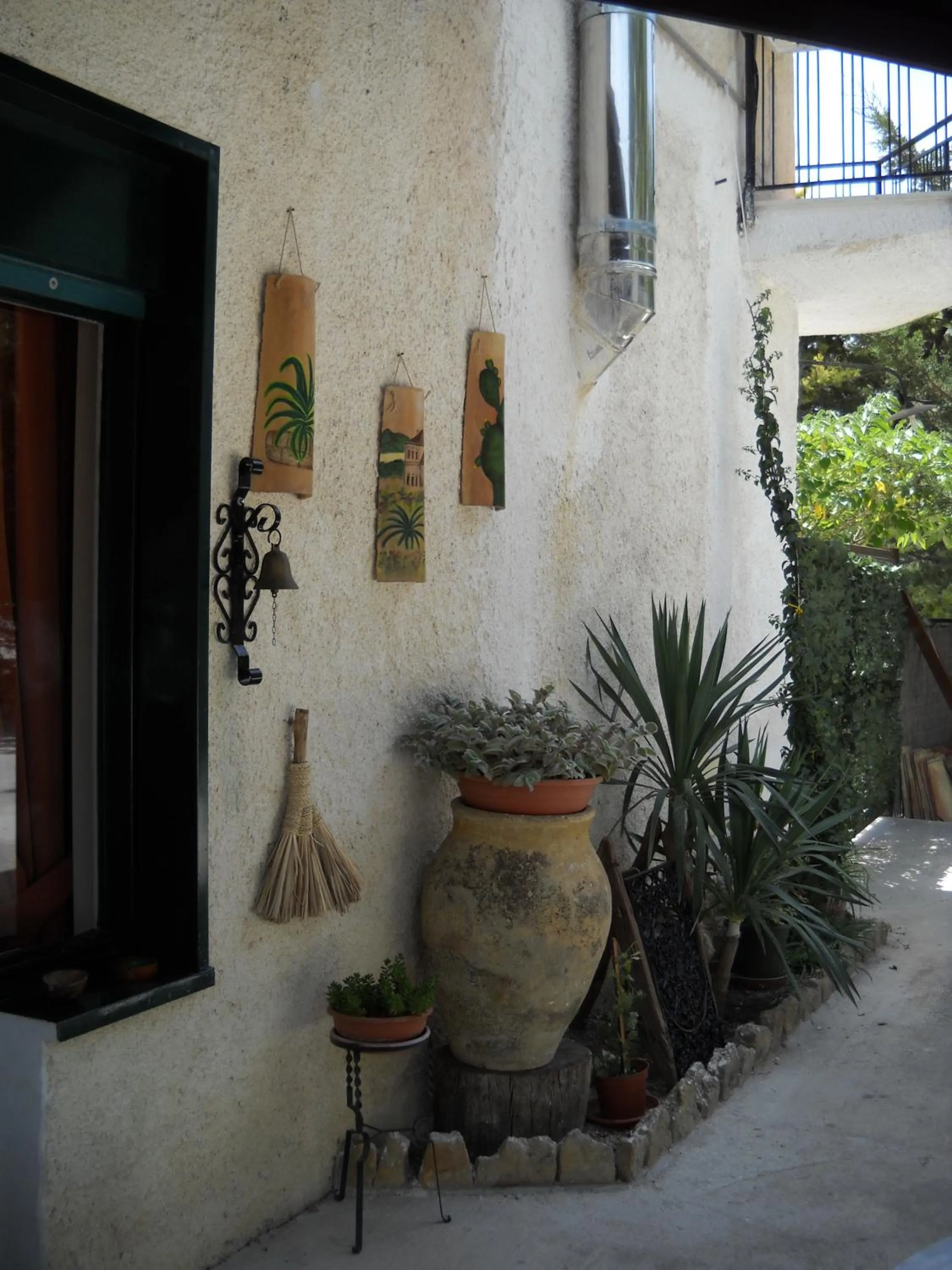 Facade/entrance in La Regina di Adrano