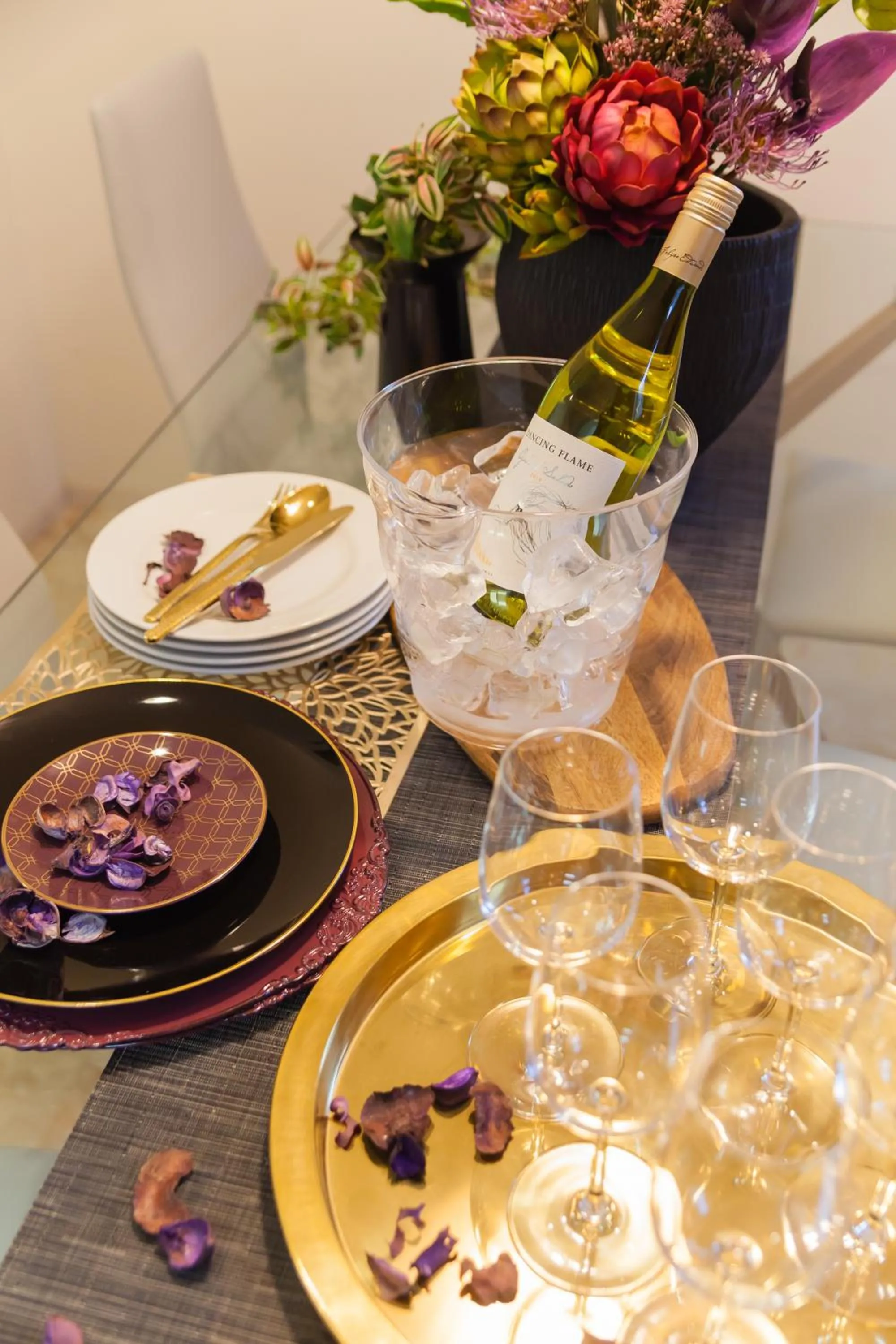 Dining area in Prestige Suites Osaka Kishinosato-Tamade