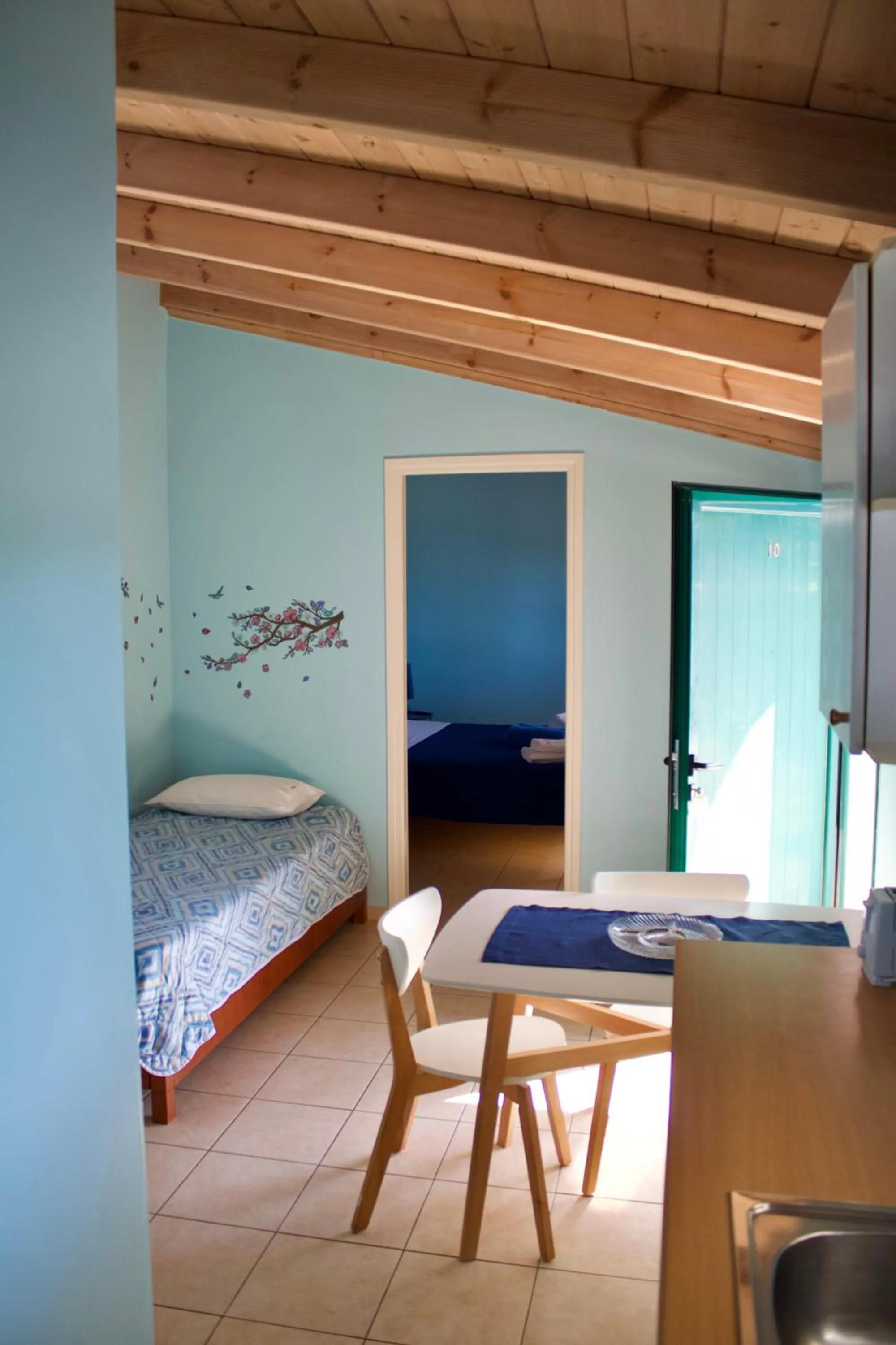 Dining area, Bed in Kekatos Studios