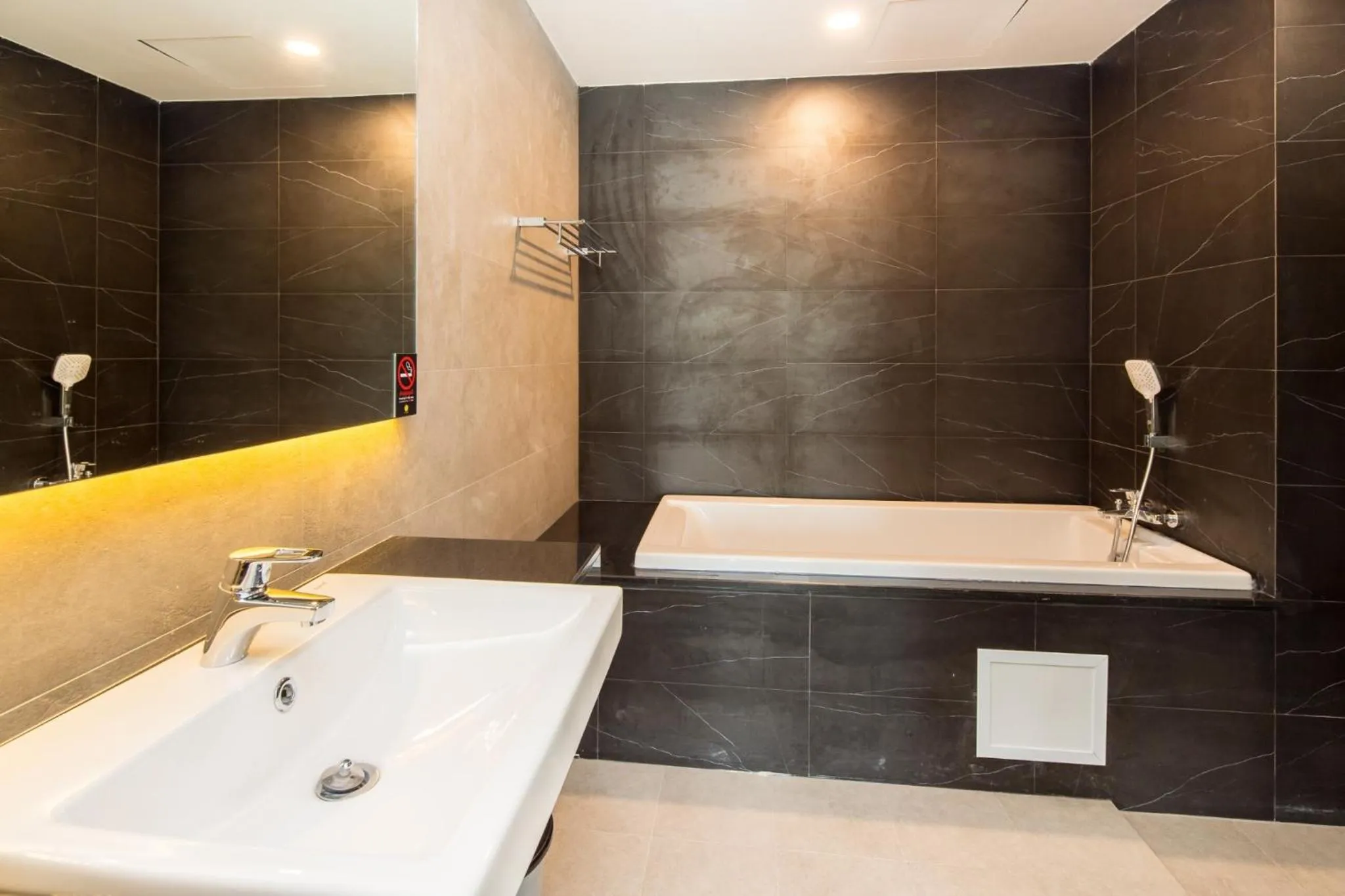 Benjaphorn Grandview Hotel