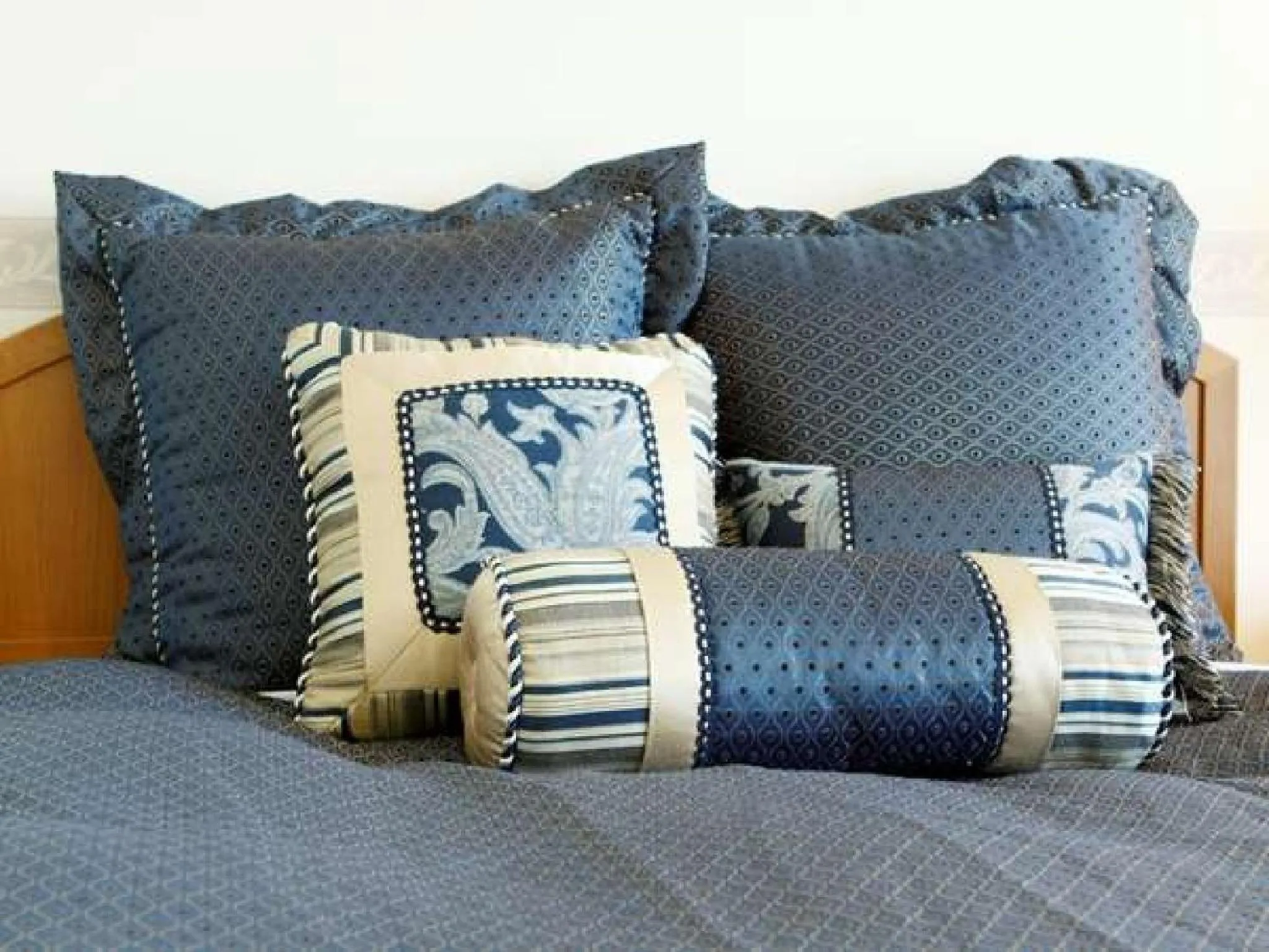 Decorative detail, Bed in Hotel Villa Kuretake