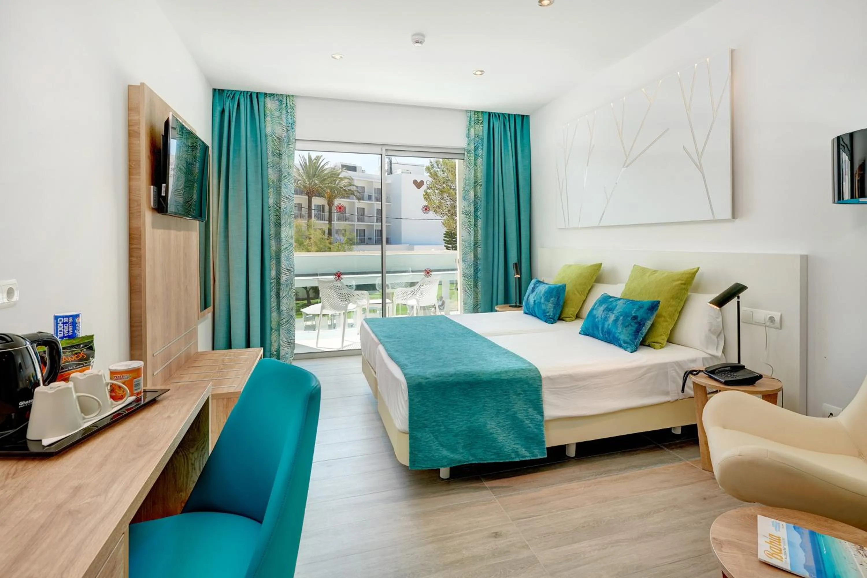 Photo of the whole room, Bed in Hotel Moré