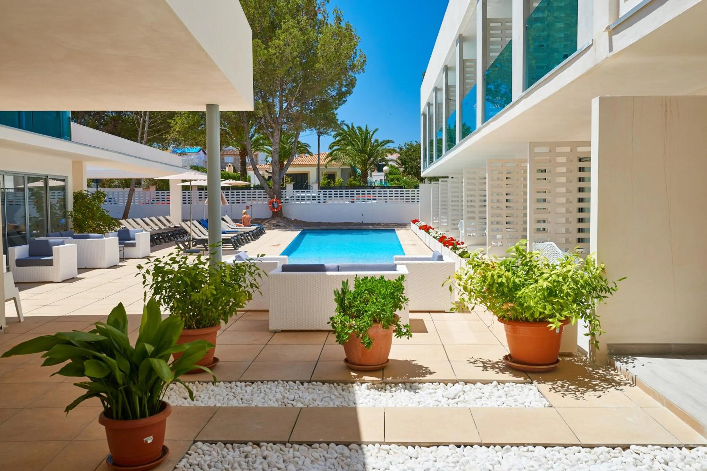 Swimming pool in Hotel Moré