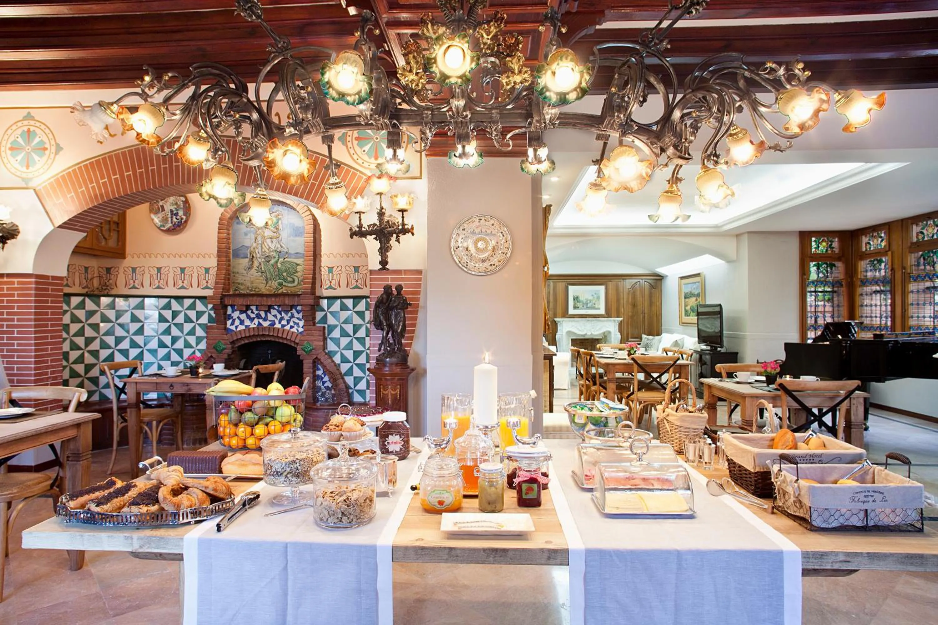 Communal lounge/ TV room in Can Borrell