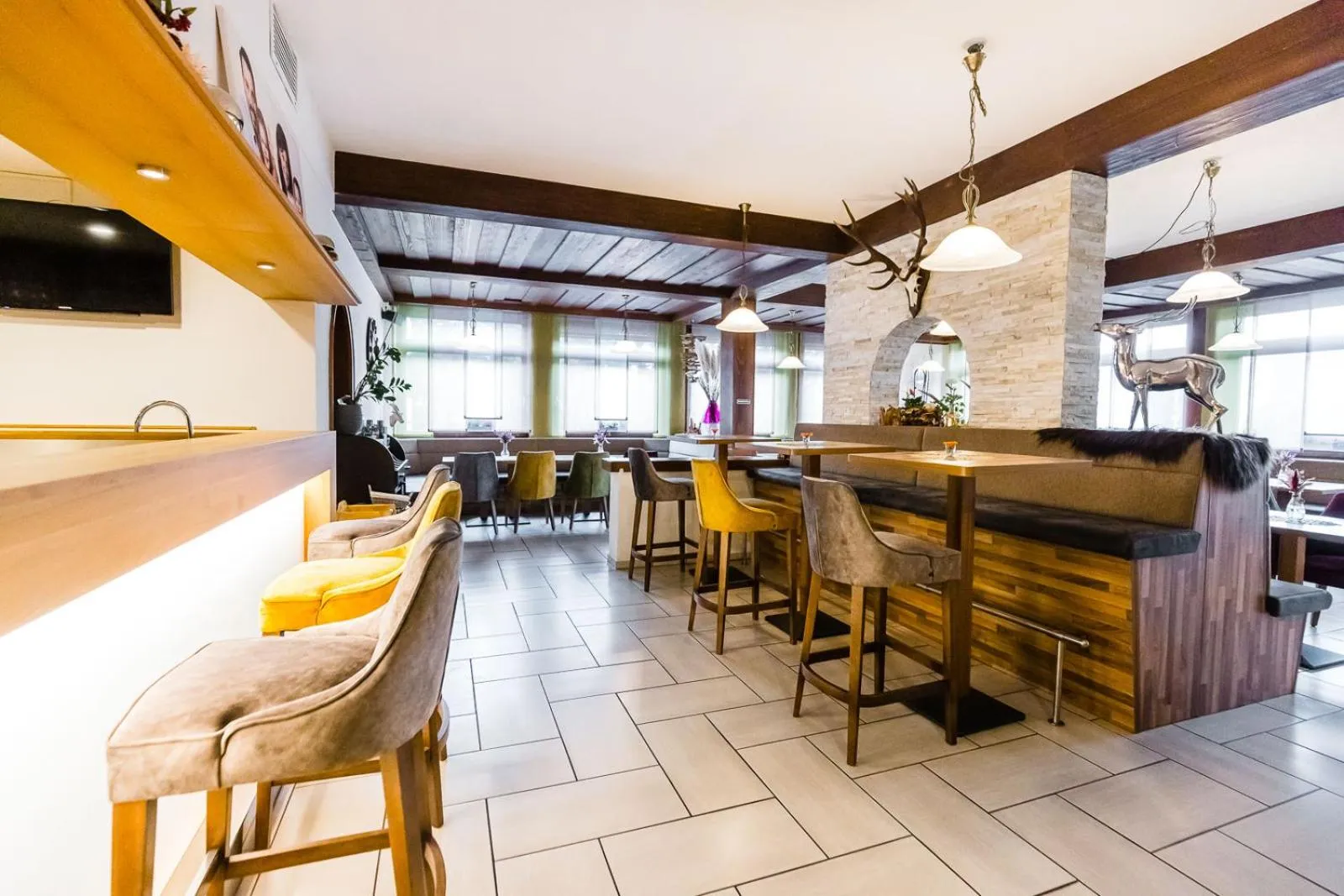 Restaurant/places to eat in Landhotel Küffner